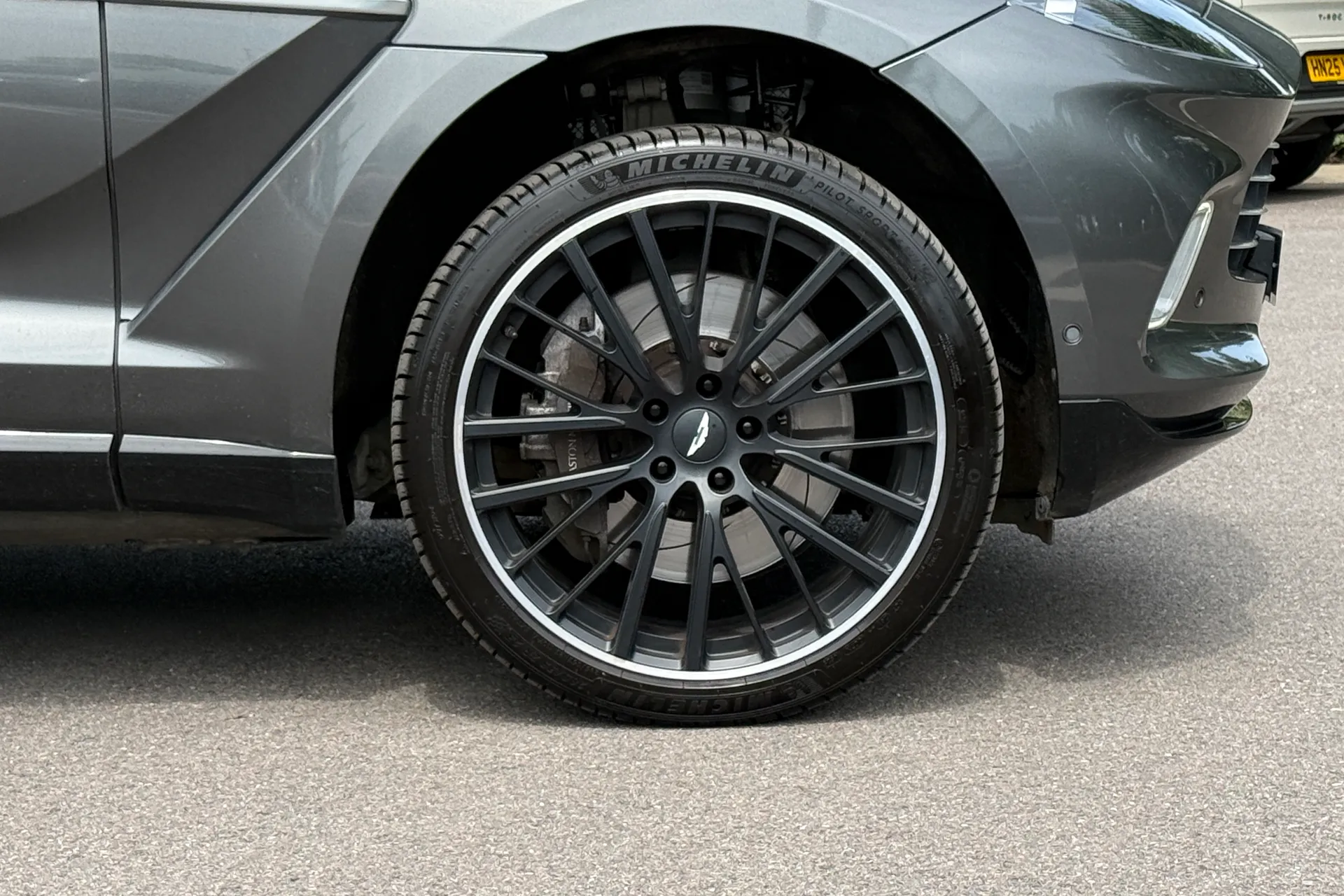 Aston Martin DBX thumbnail image number 44