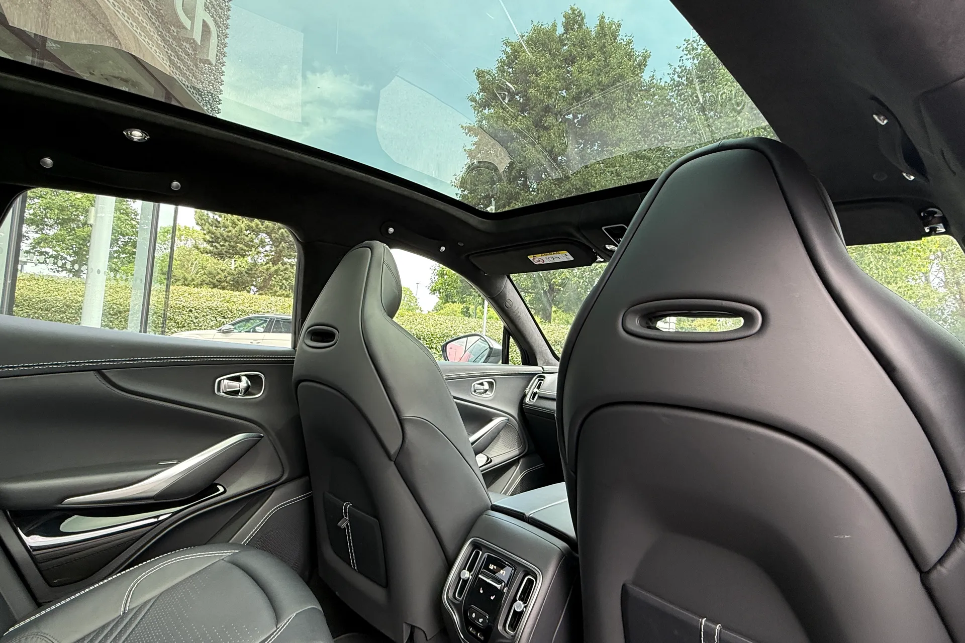 Aston Martin DBX thumbnail image number 52