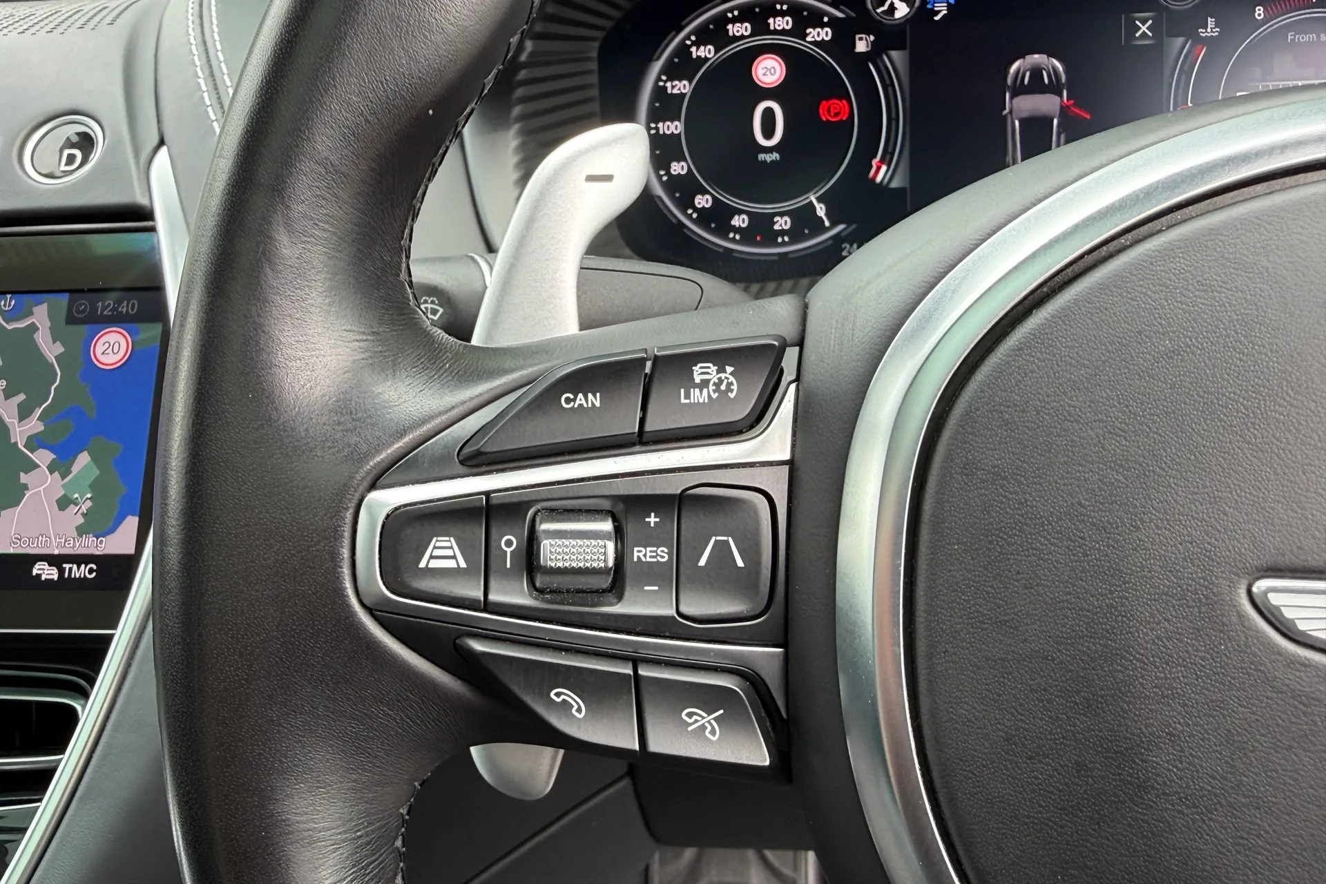 Aston Martin DBX thumbnail image number 64