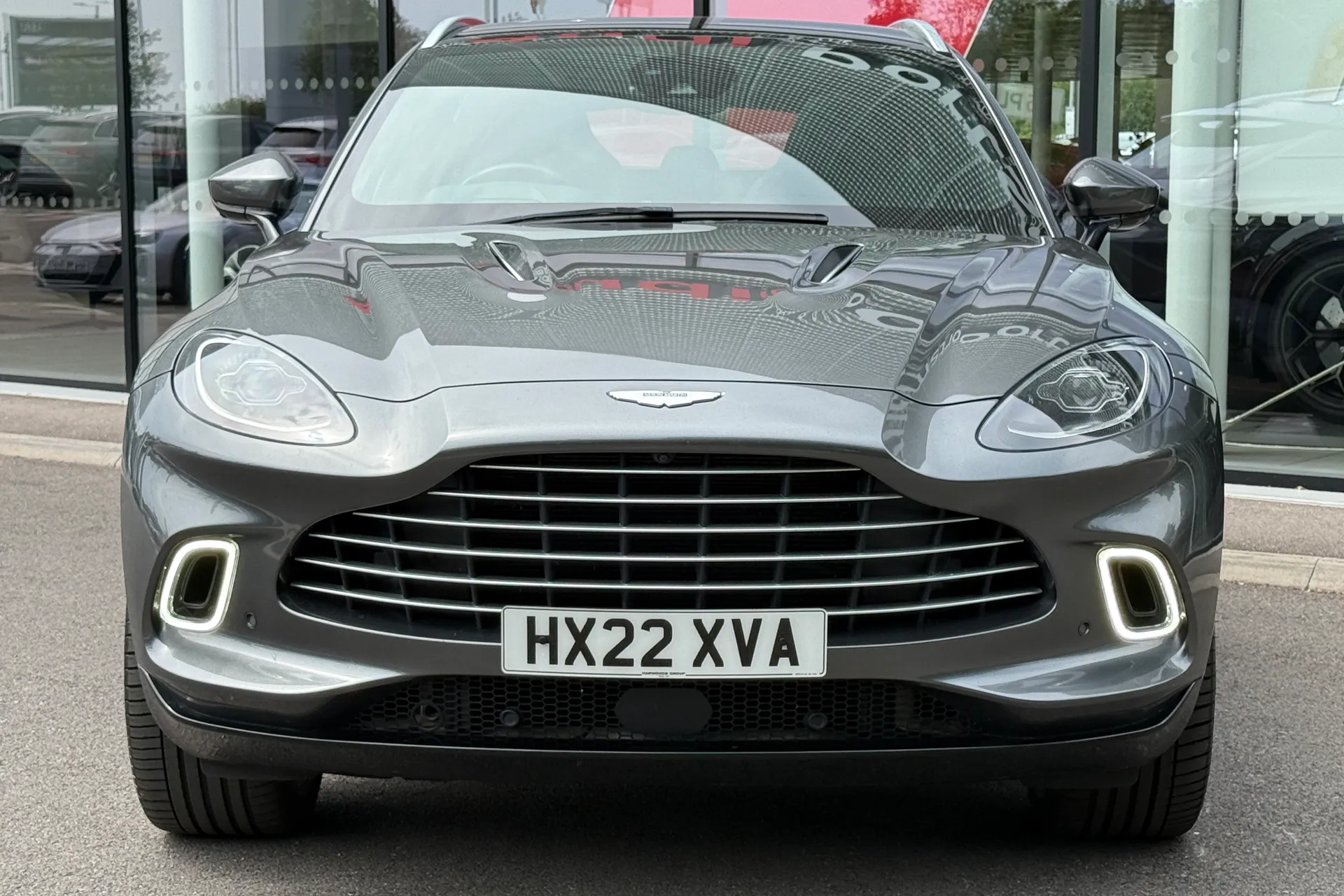 Aston Martin DBX thumbnail image number 7