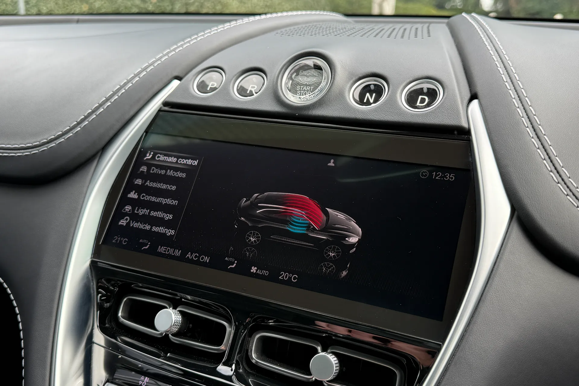 Aston Martin DBX thumbnail image number 38