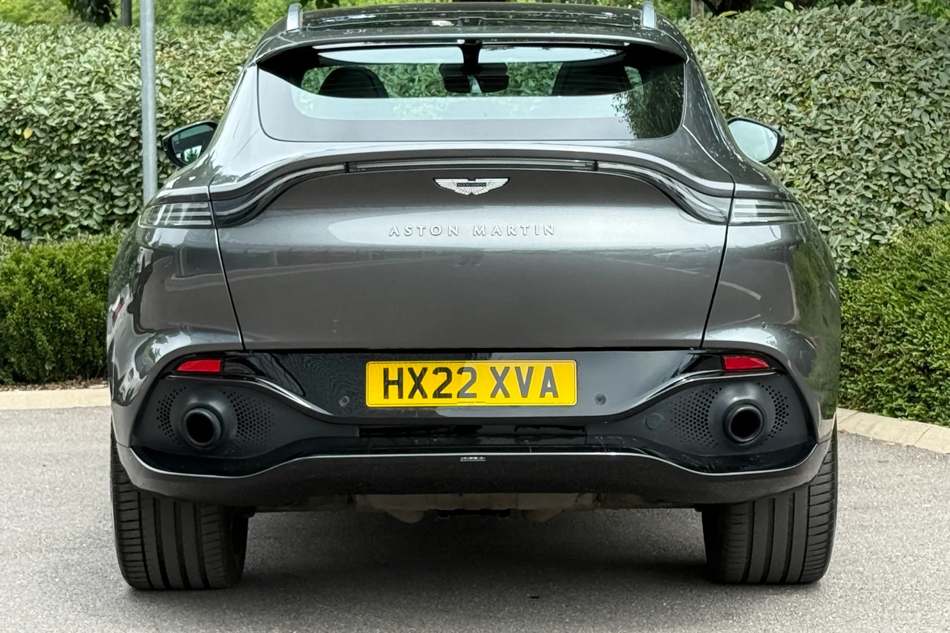 Aston Martin DBX thumbnail image number 11