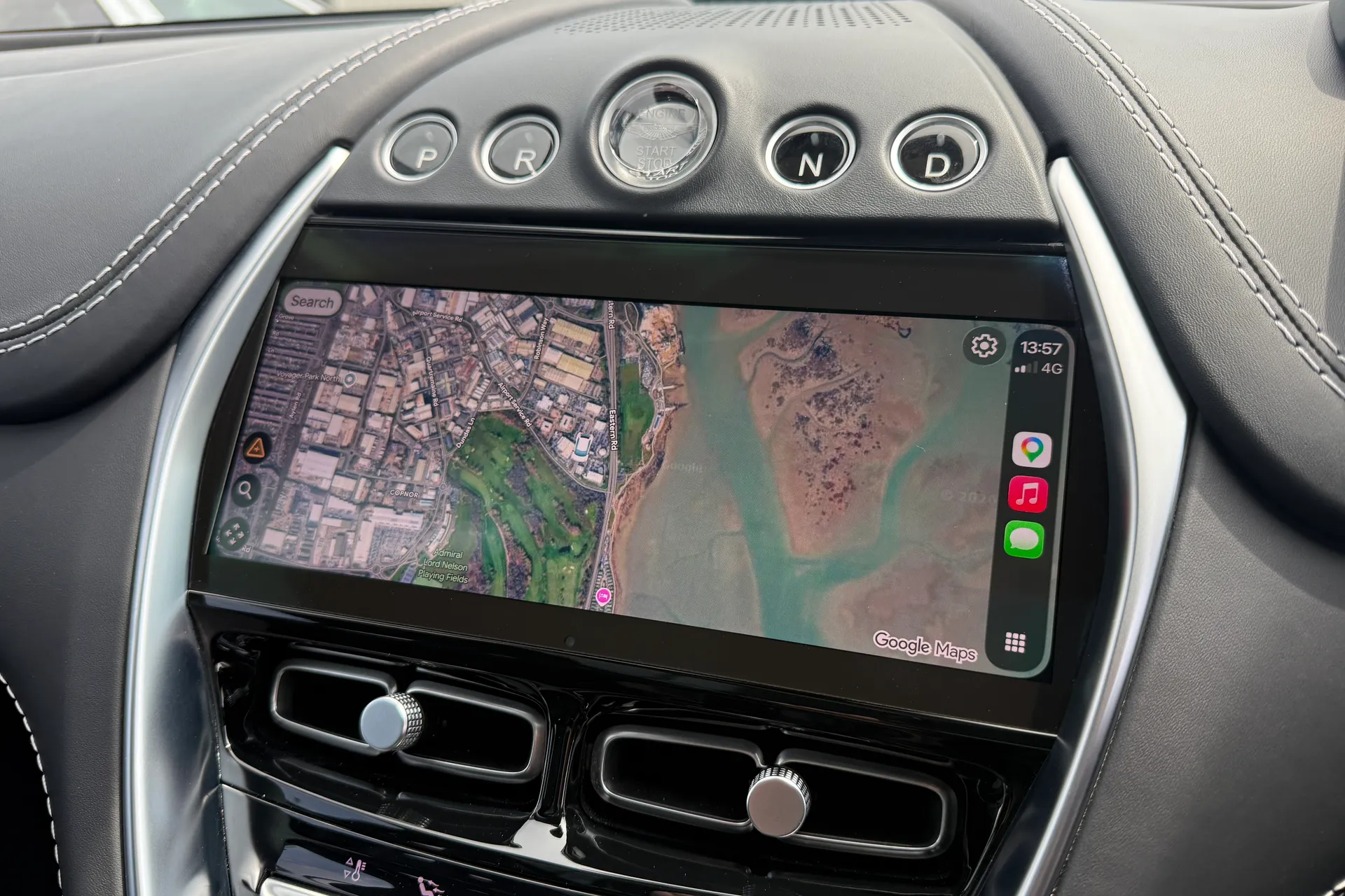 Aston Martin DBX thumbnail image number 10