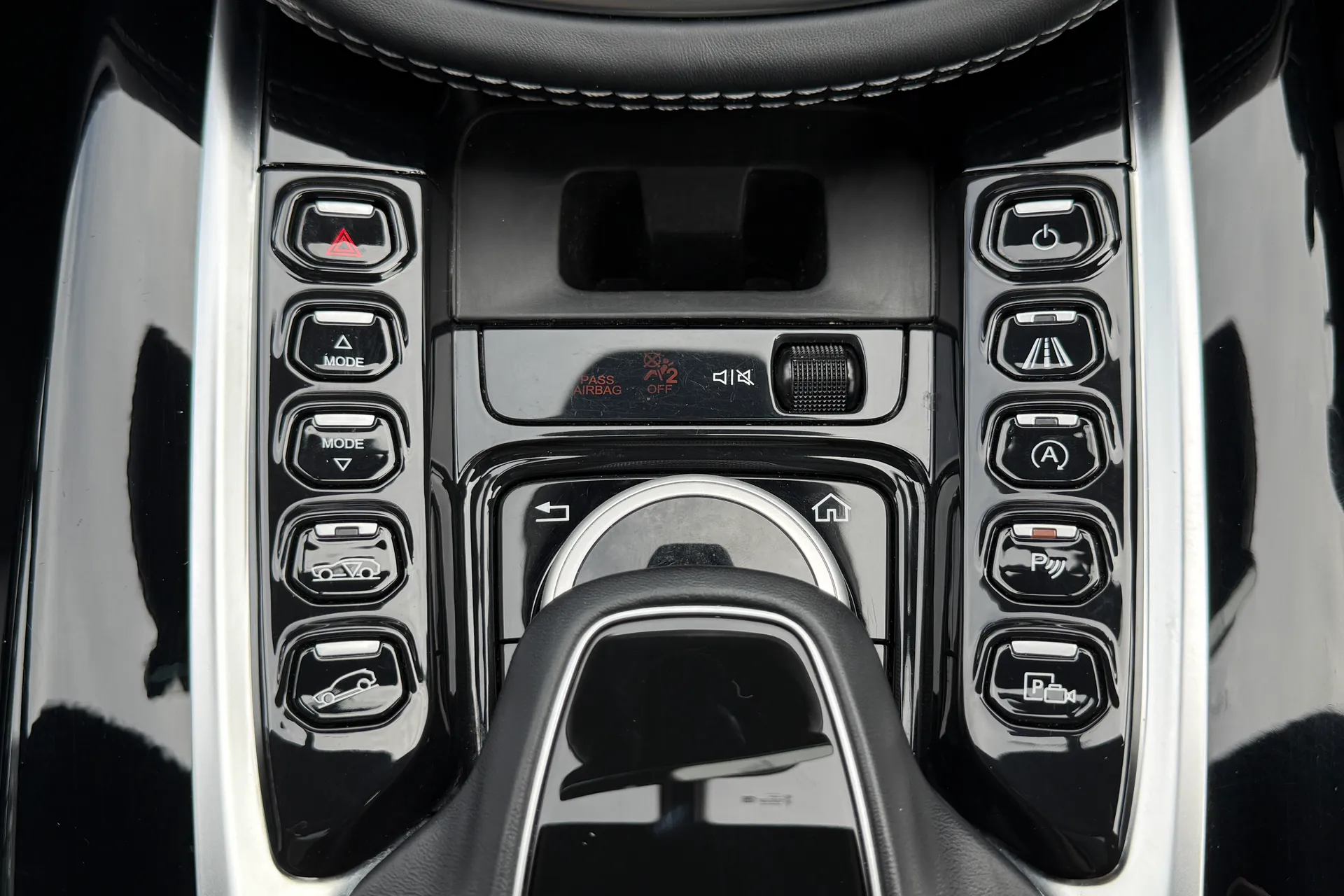 Aston Martin DBX thumbnail image number 30