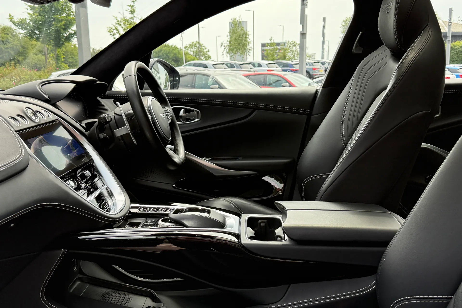 Aston Martin DBX thumbnail image number 61