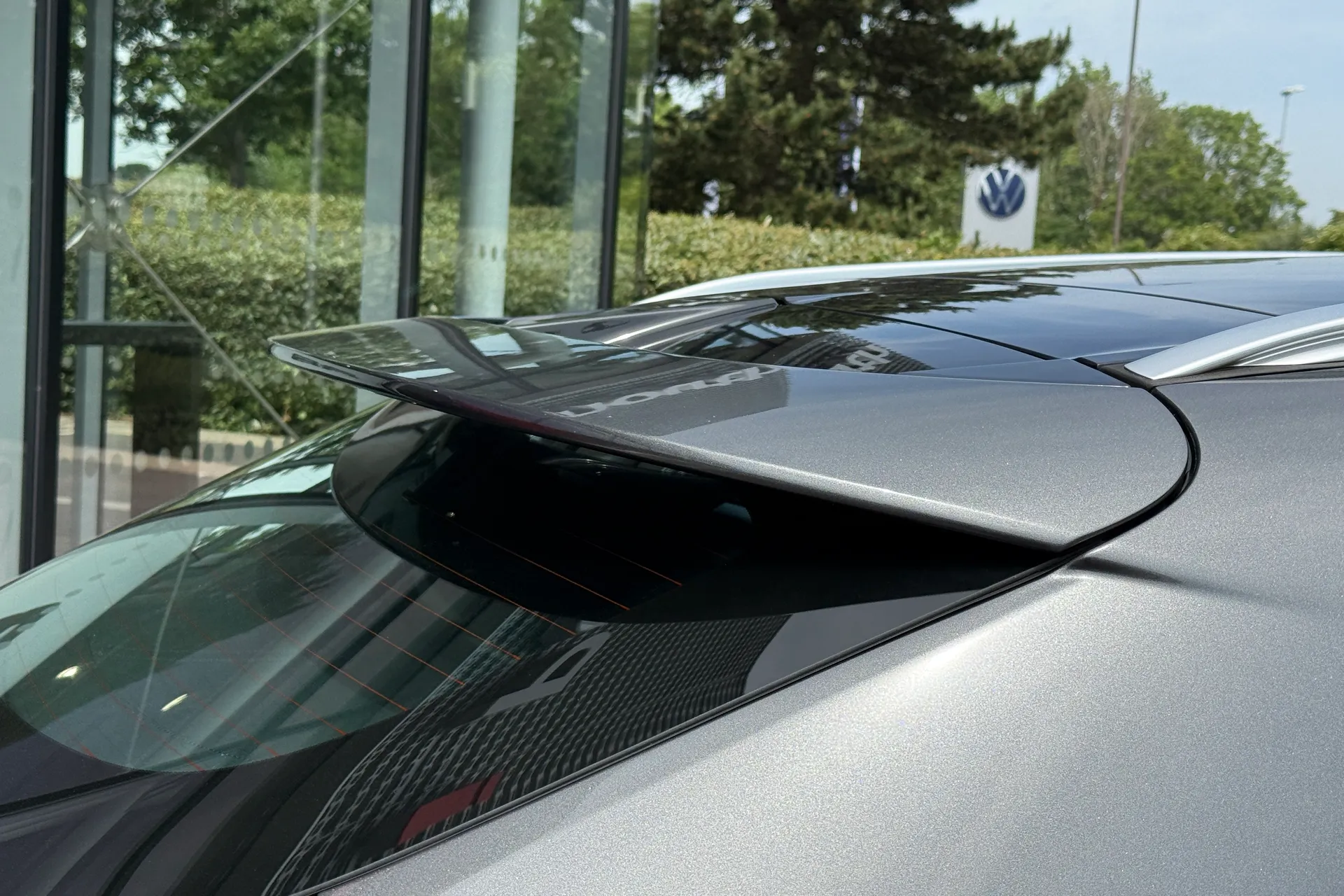 Aston Martin DBX thumbnail image number 24