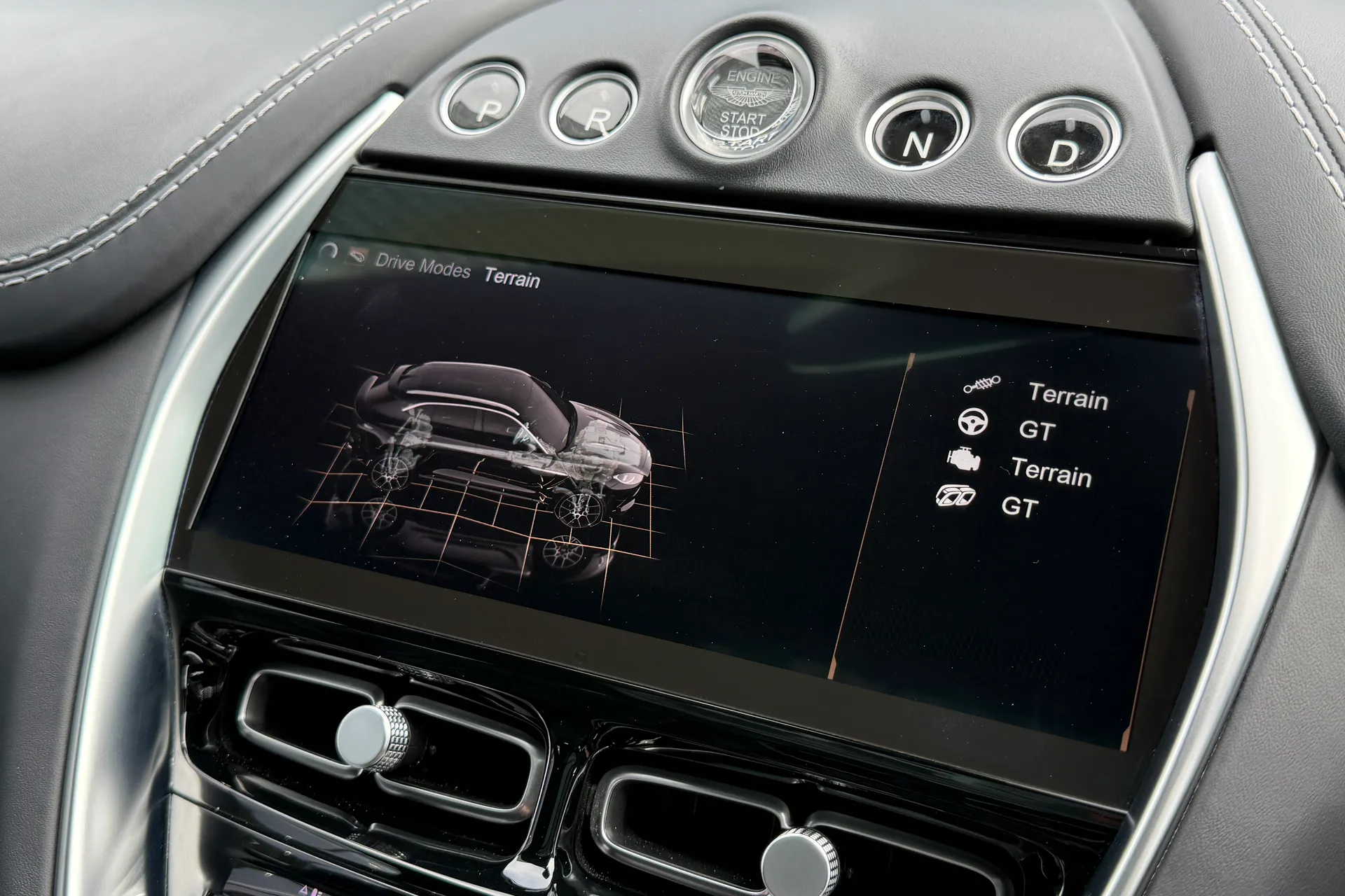 Aston Martin DBX thumbnail image number 23