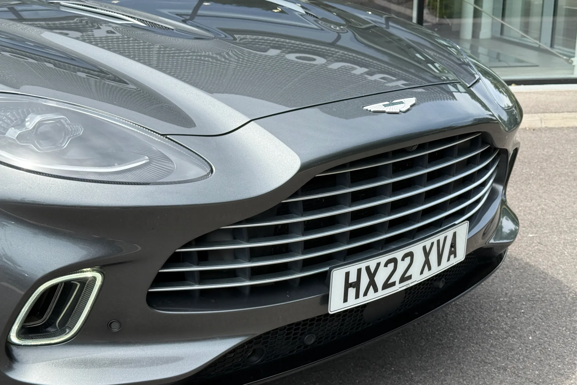 Aston Martin DBX thumbnail image number 20