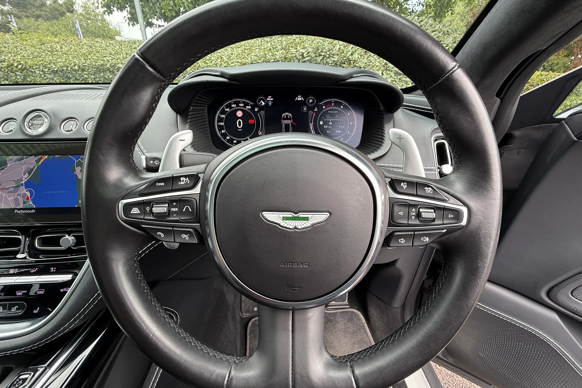 Aston Martin DBX thumbnail image number 13