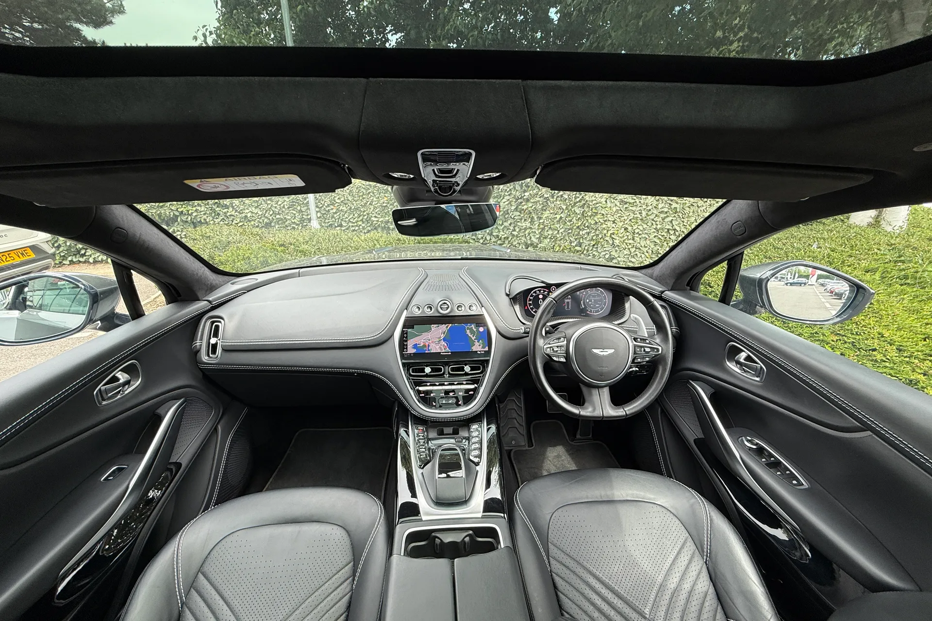 Aston Martin DBX thumbnail image number 6
