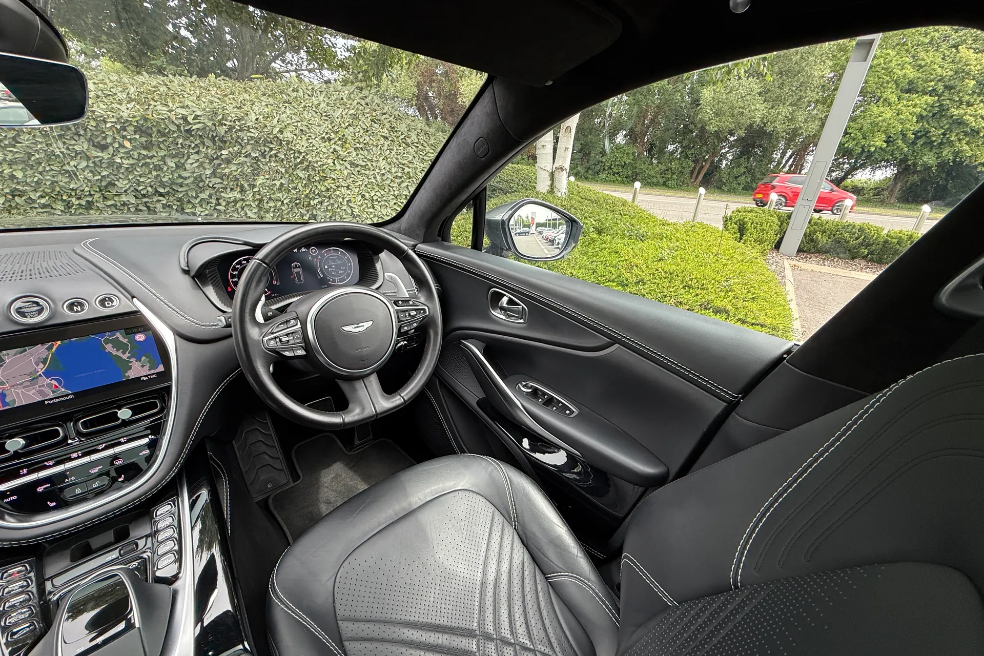 Aston Martin DBX thumbnail image number 67