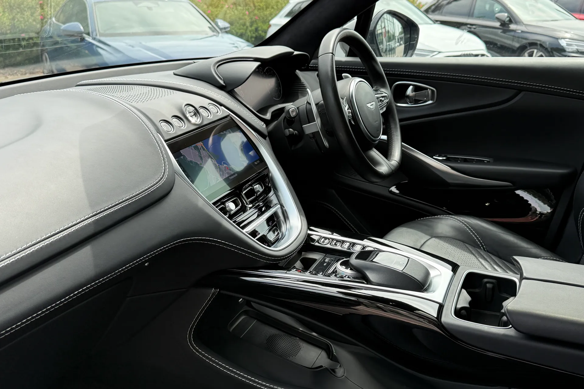Aston Martin DBX thumbnail image number 50