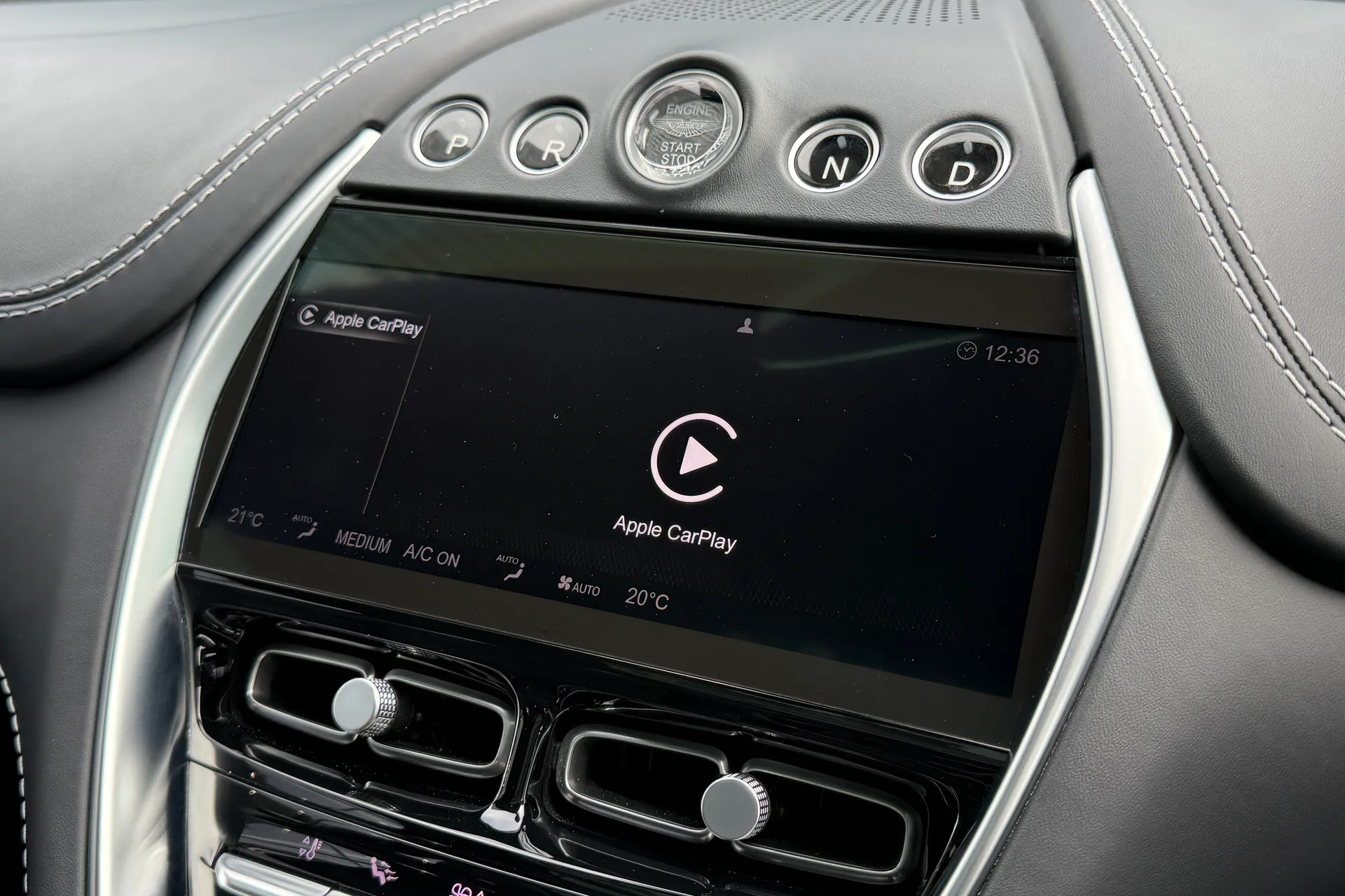 Aston Martin DBX thumbnail image number 32