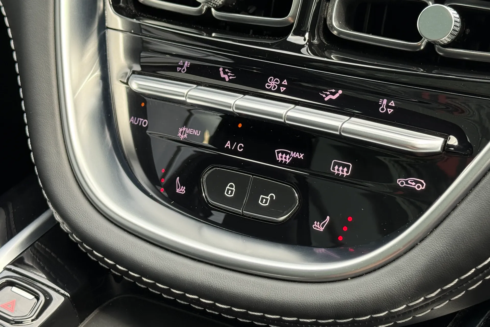 Aston Martin DBX thumbnail image number 34