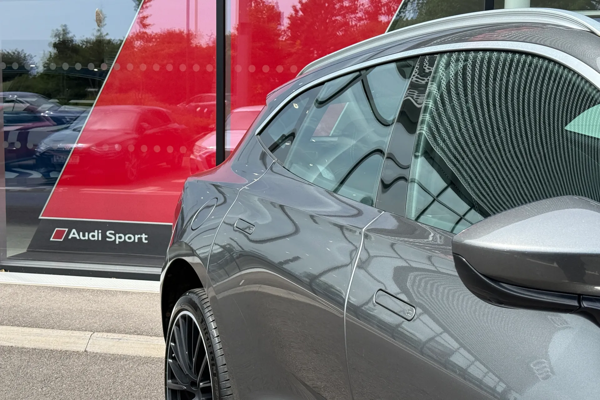 Aston Martin DBX thumbnail image number 22