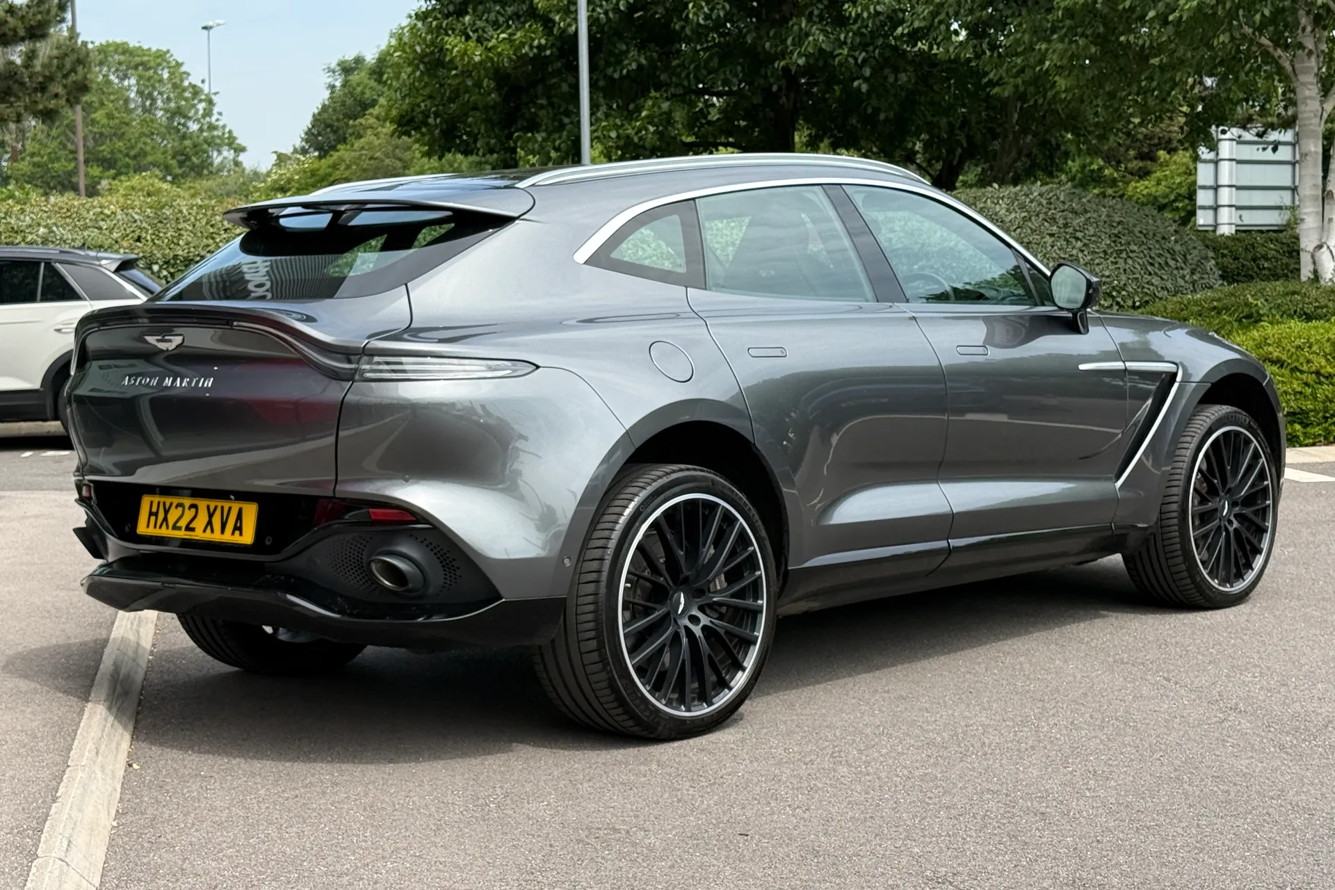 Aston Martin DBX thumbnail image number 46