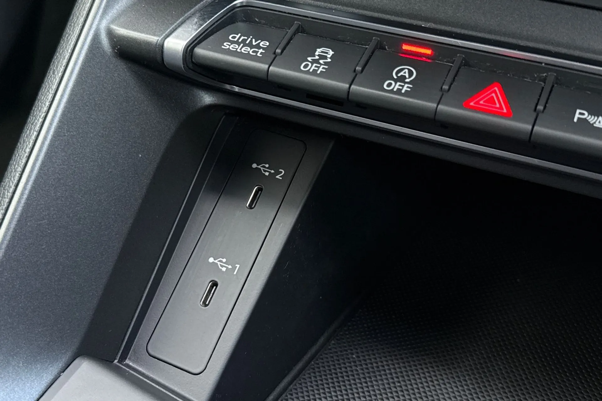 Audi Q3 thumbnail image number 40