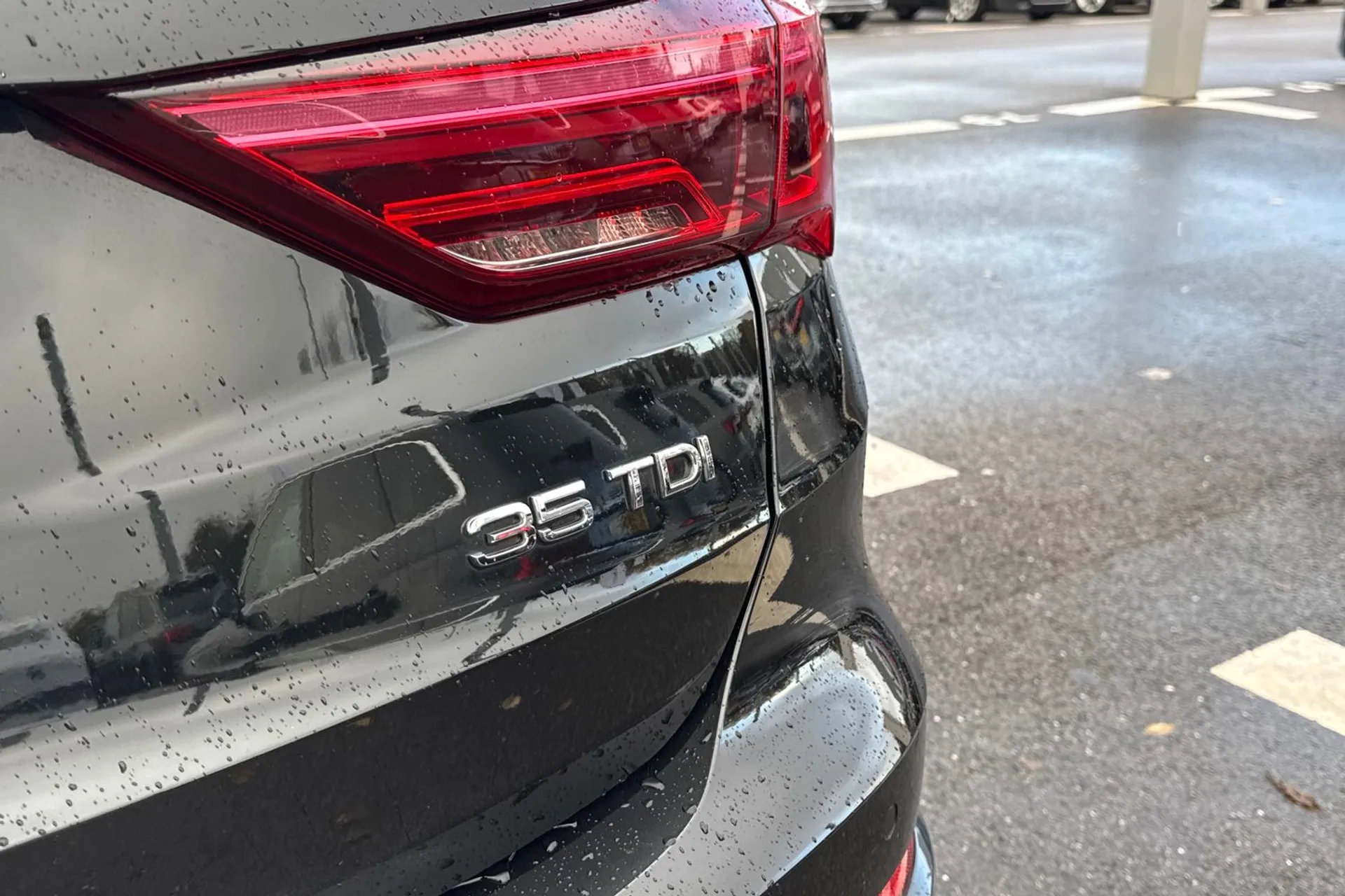 Audi Q3 thumbnail image number 14