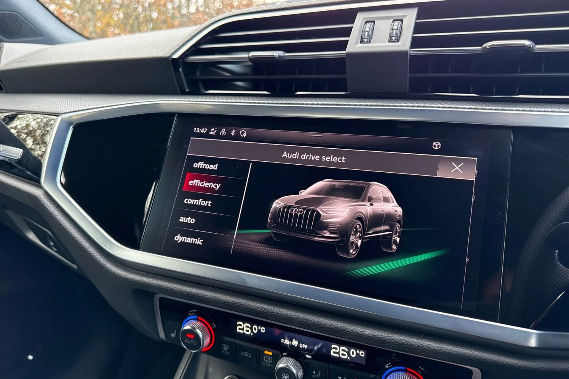 Audi Q3 thumbnail image number 32