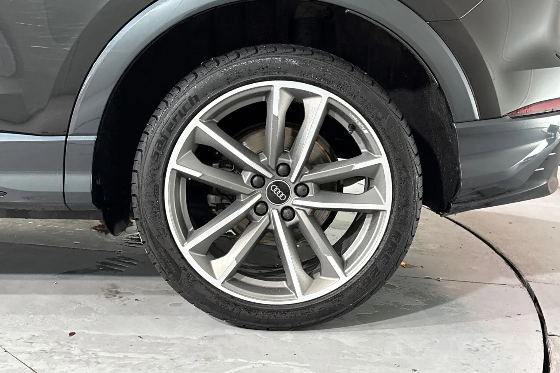 Audi Q3 thumbnail image number 15