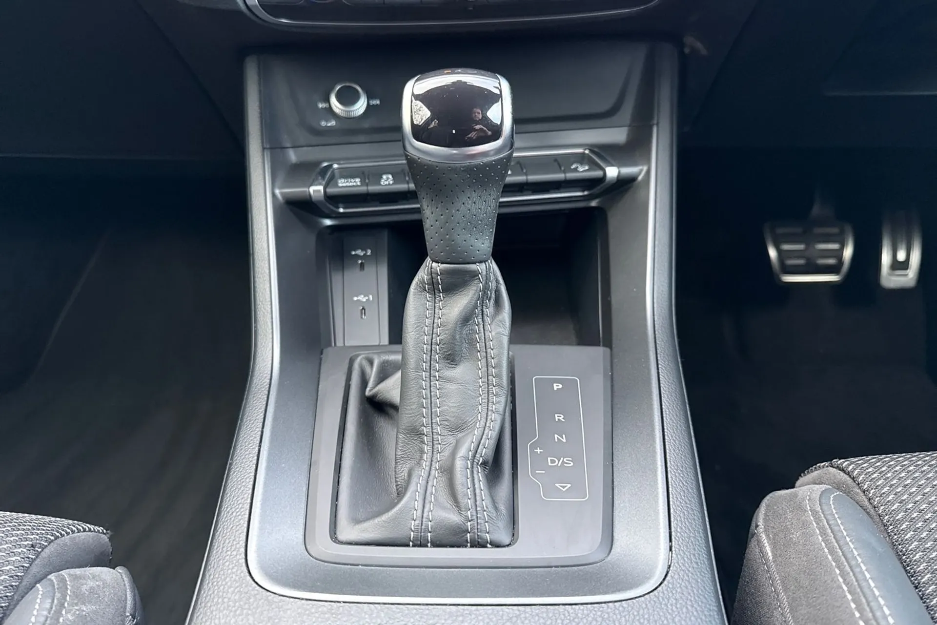 Audi Q3 thumbnail image number 45