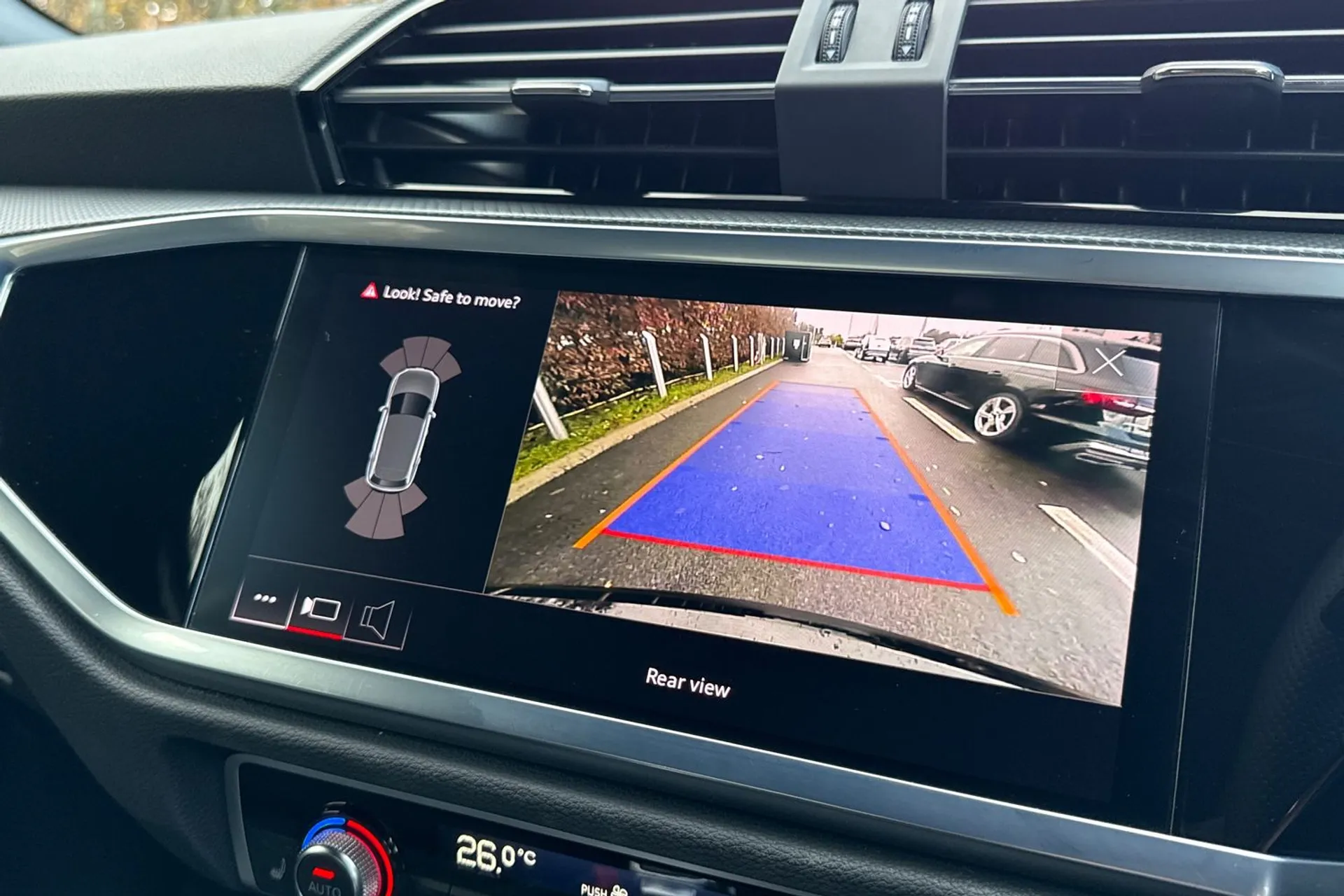 Audi Q3 thumbnail image number 5