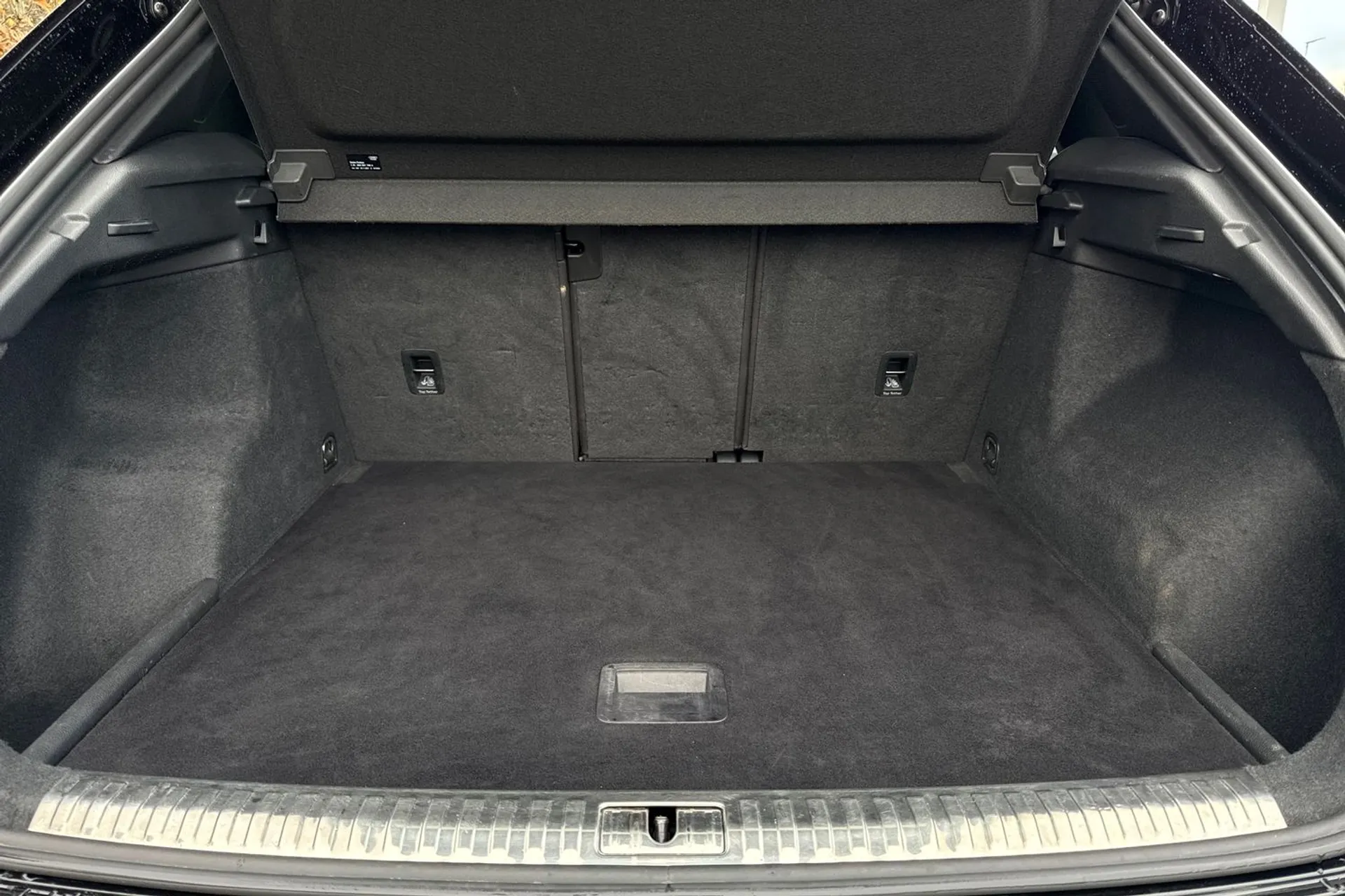 Audi Q3 thumbnail image number 21