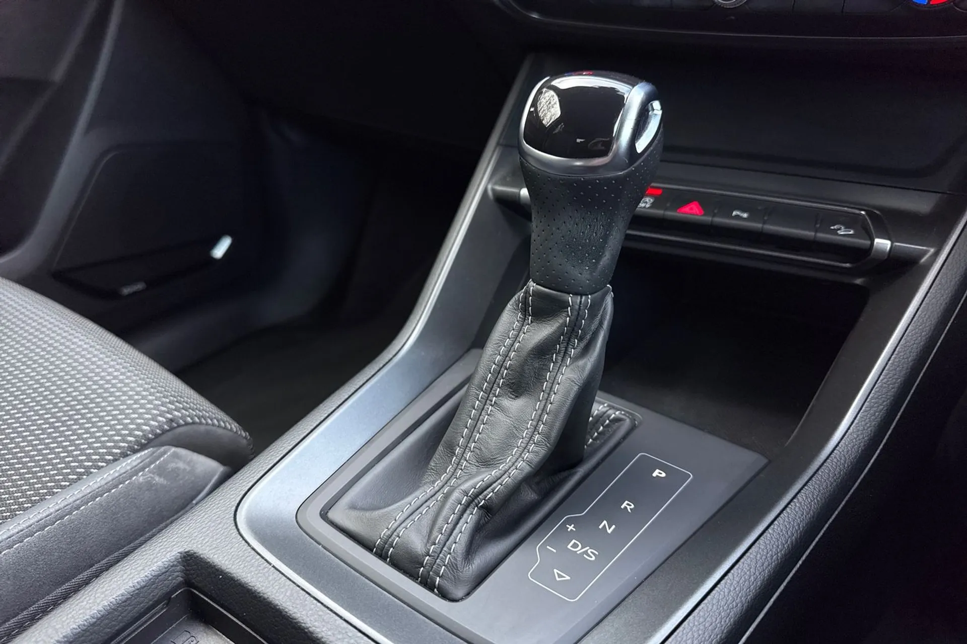 Audi Q3 thumbnail image number 20