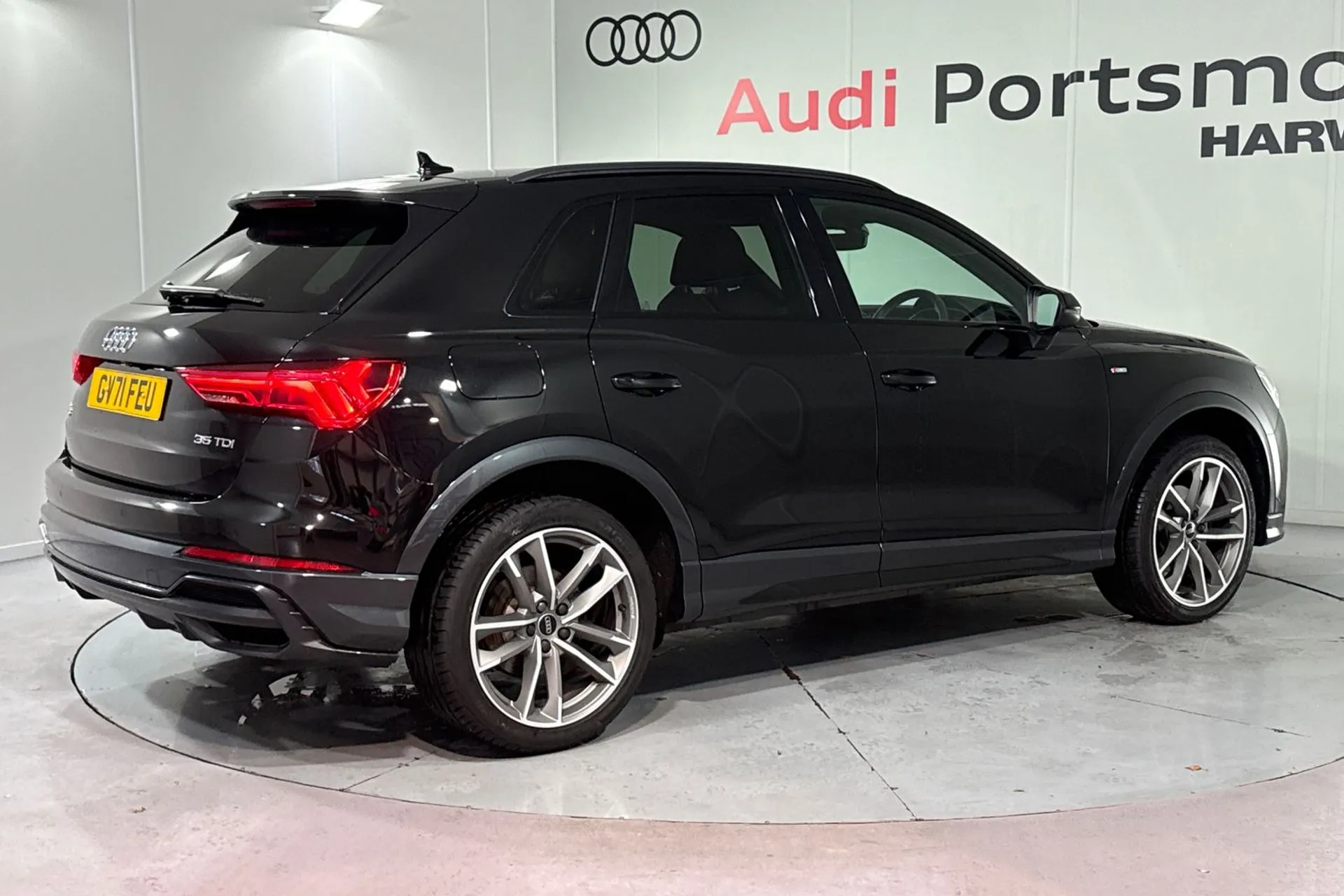 Audi Q3 thumbnail image number 11