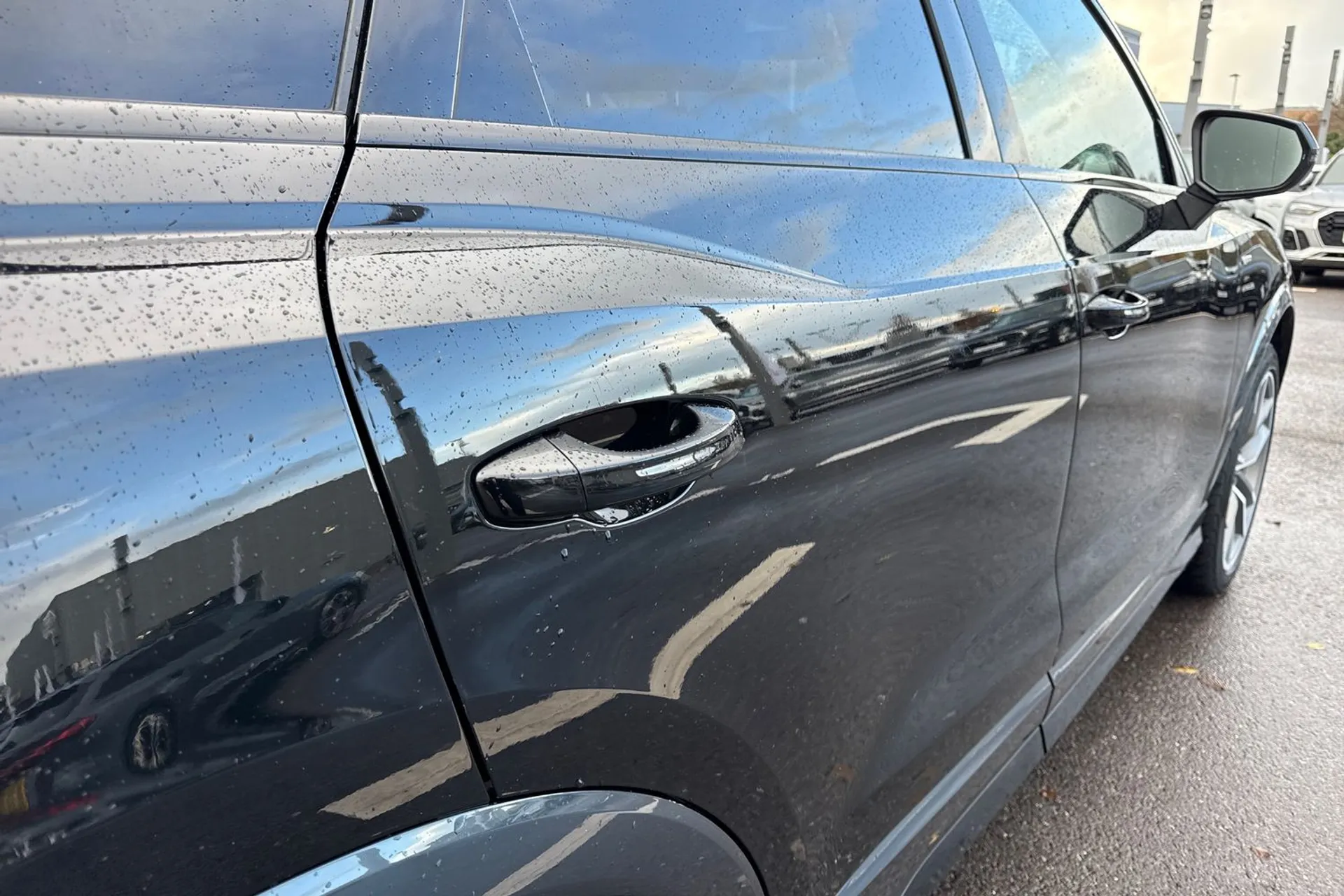 Audi Q3 thumbnail image number 18