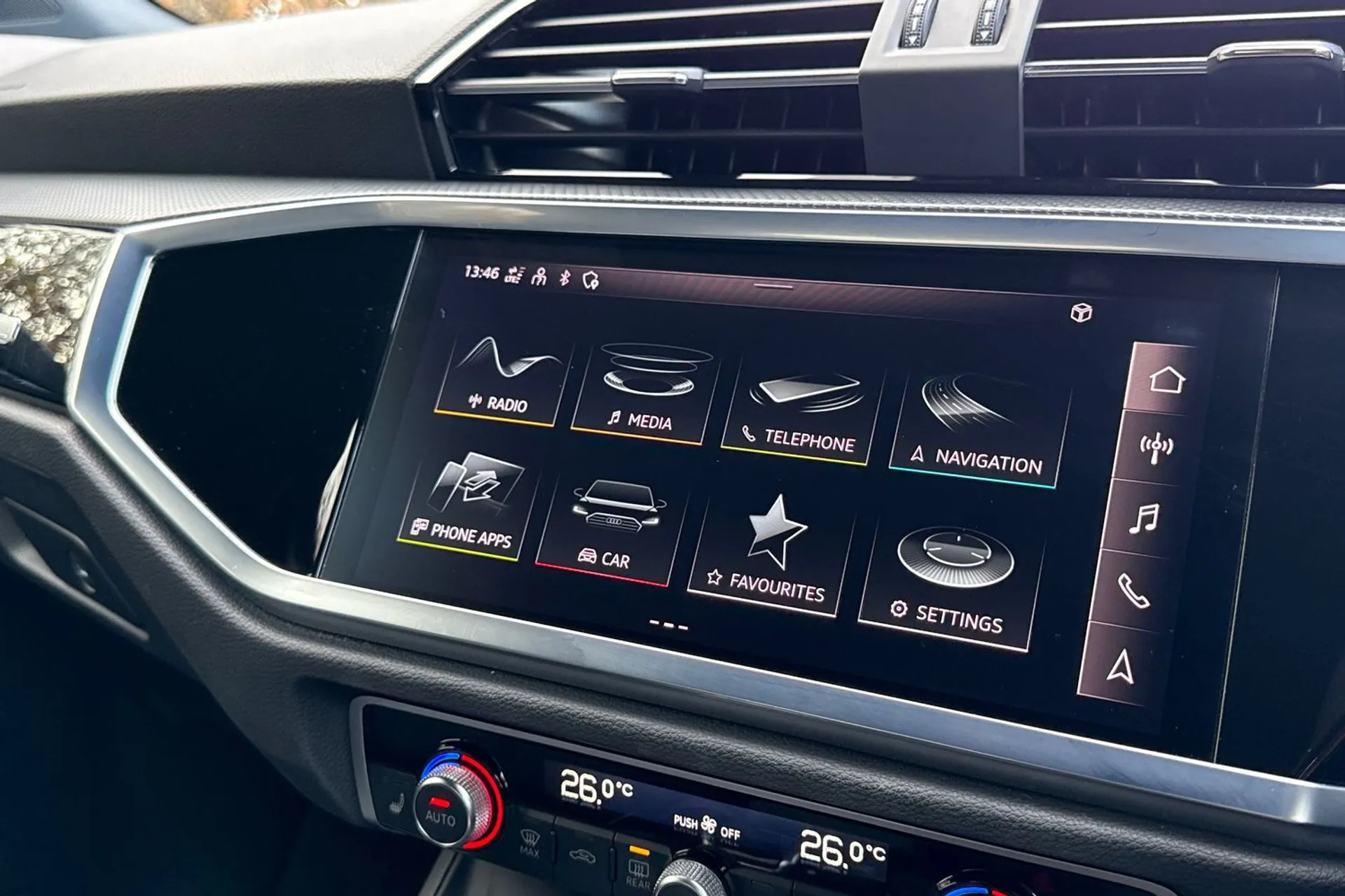 Audi Q3 thumbnail image number 30