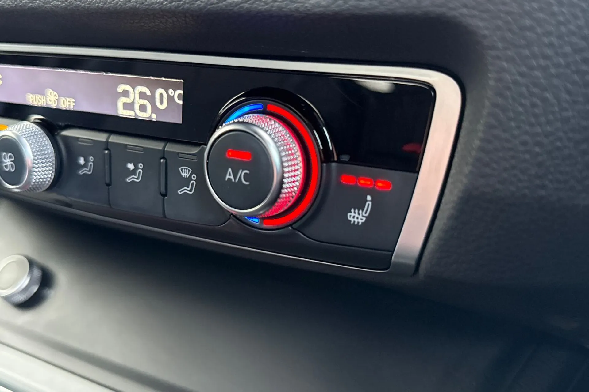 Audi Q3 thumbnail image number 27