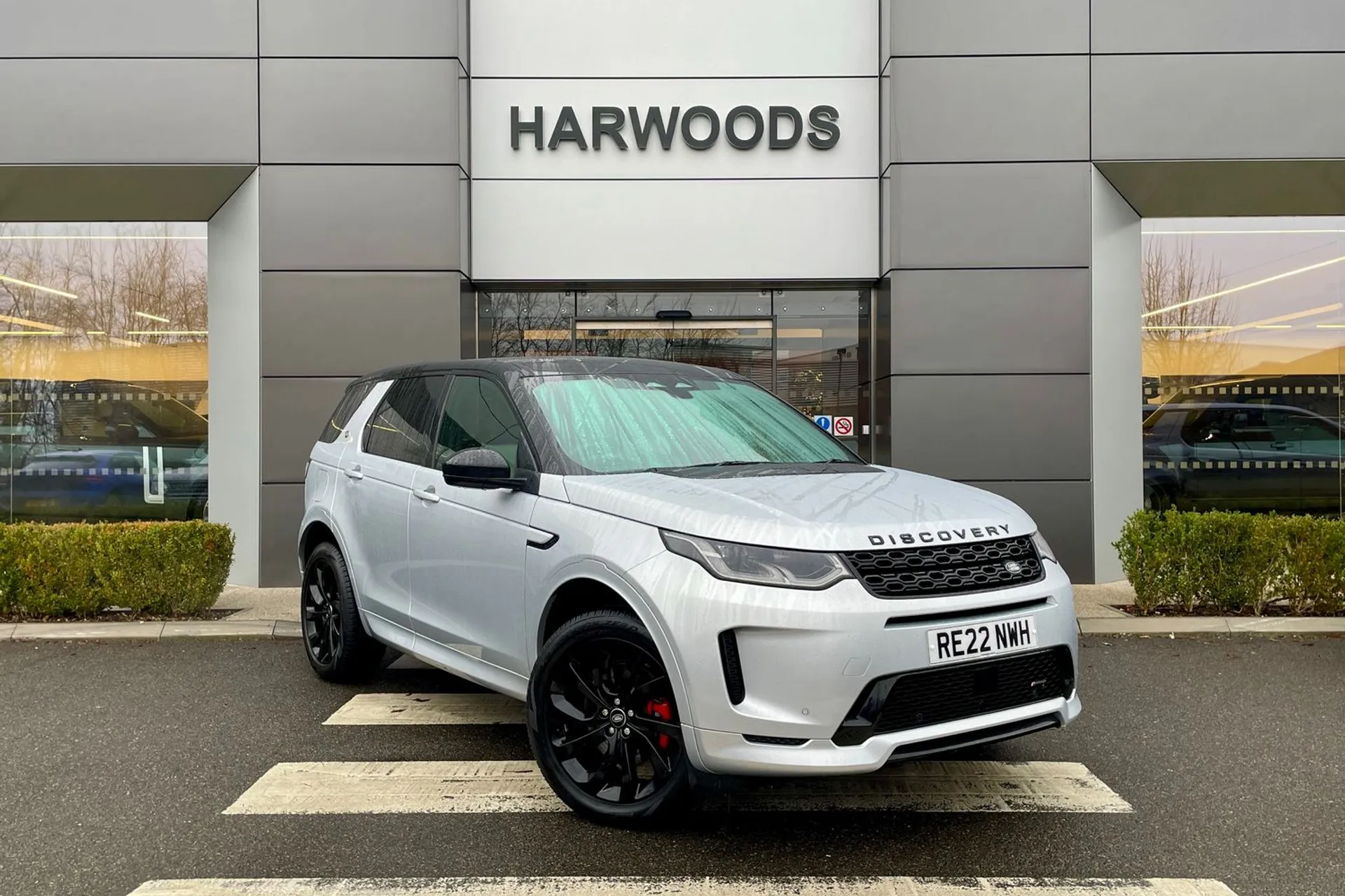 LAND ROVER DISCOVERY SPORT focused image