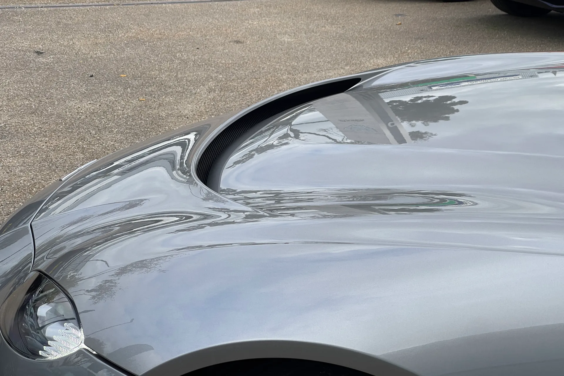 Aston Martin VANTAGE V12 AUTO thumbnail image number 42