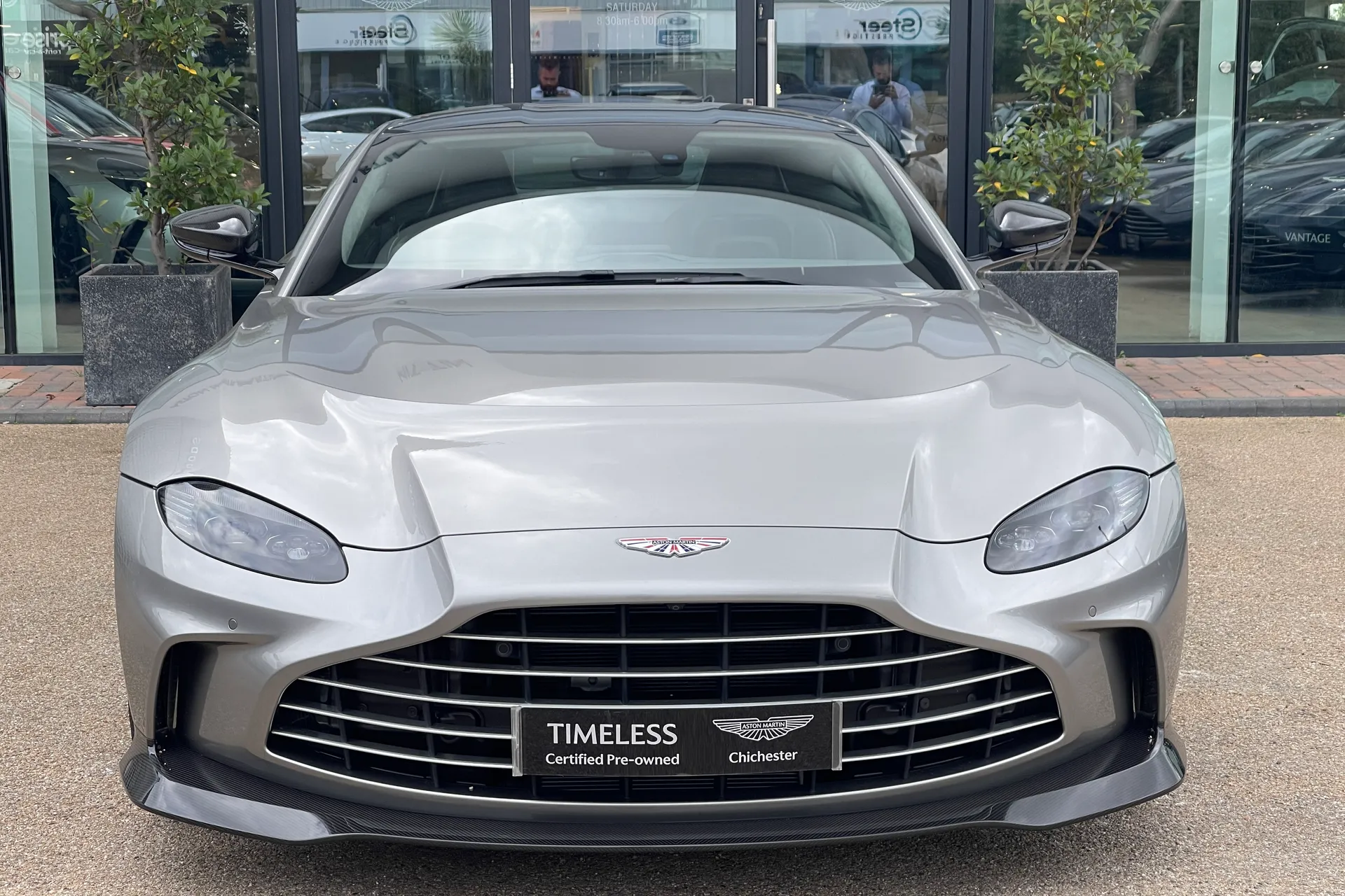 Aston Martin VANTAGE V12 AUTO thumbnail image number 7