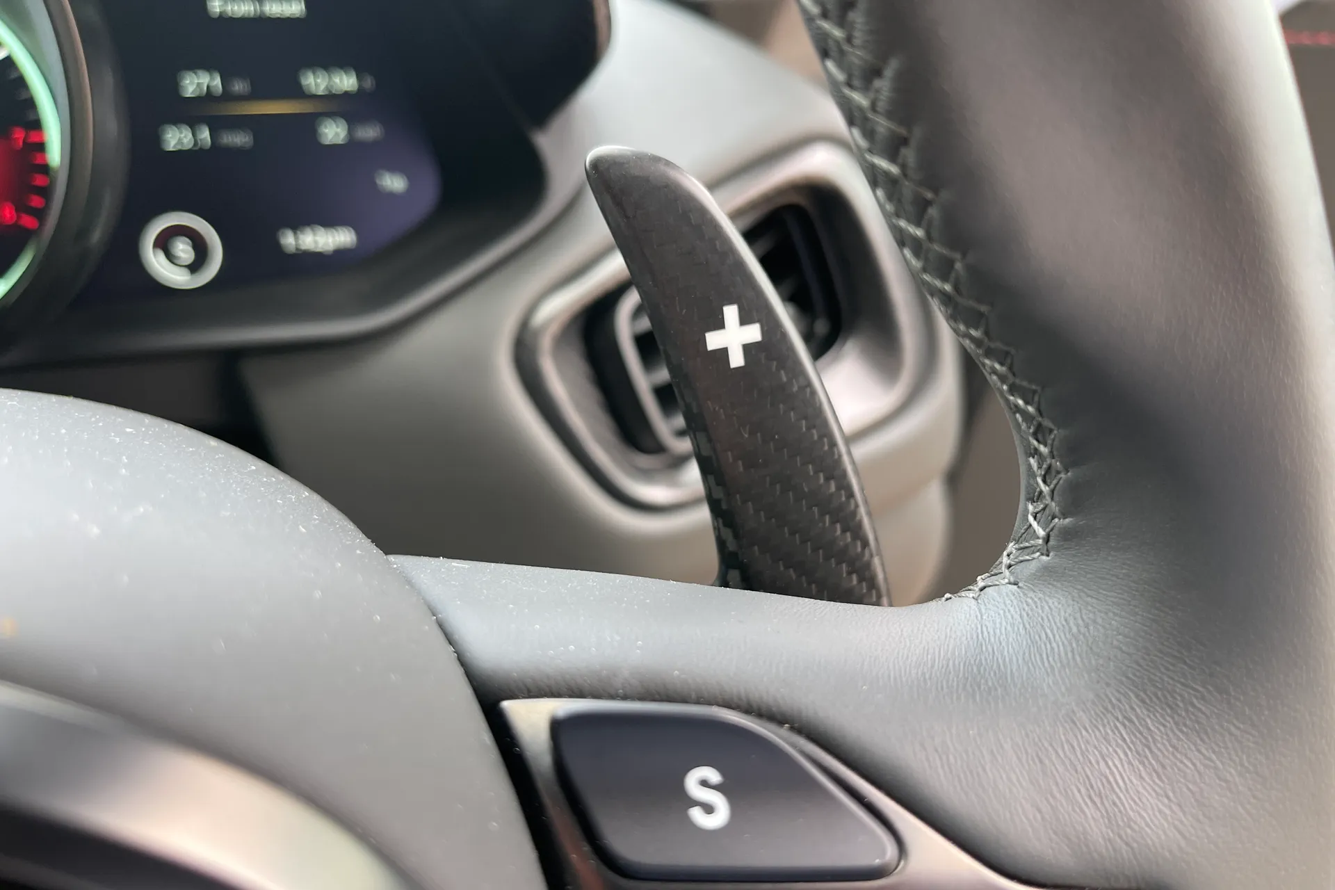 Aston Martin VANTAGE V12 AUTO thumbnail image number 45