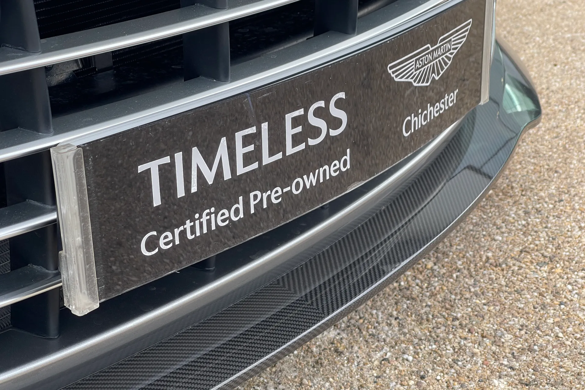 Aston Martin VANTAGE V12 AUTO thumbnail image number 24