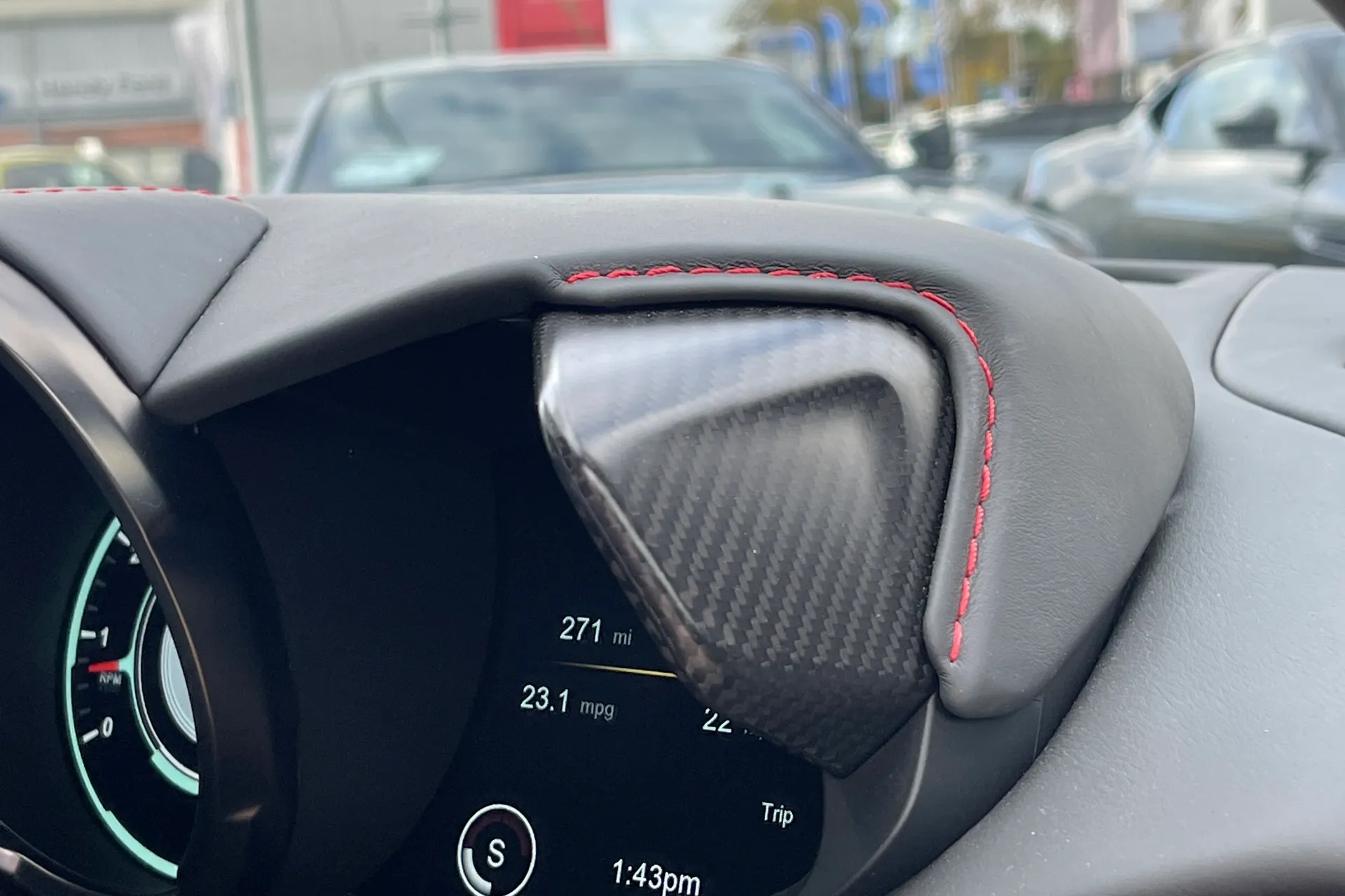 Aston Martin VANTAGE V12 AUTO thumbnail image number 51