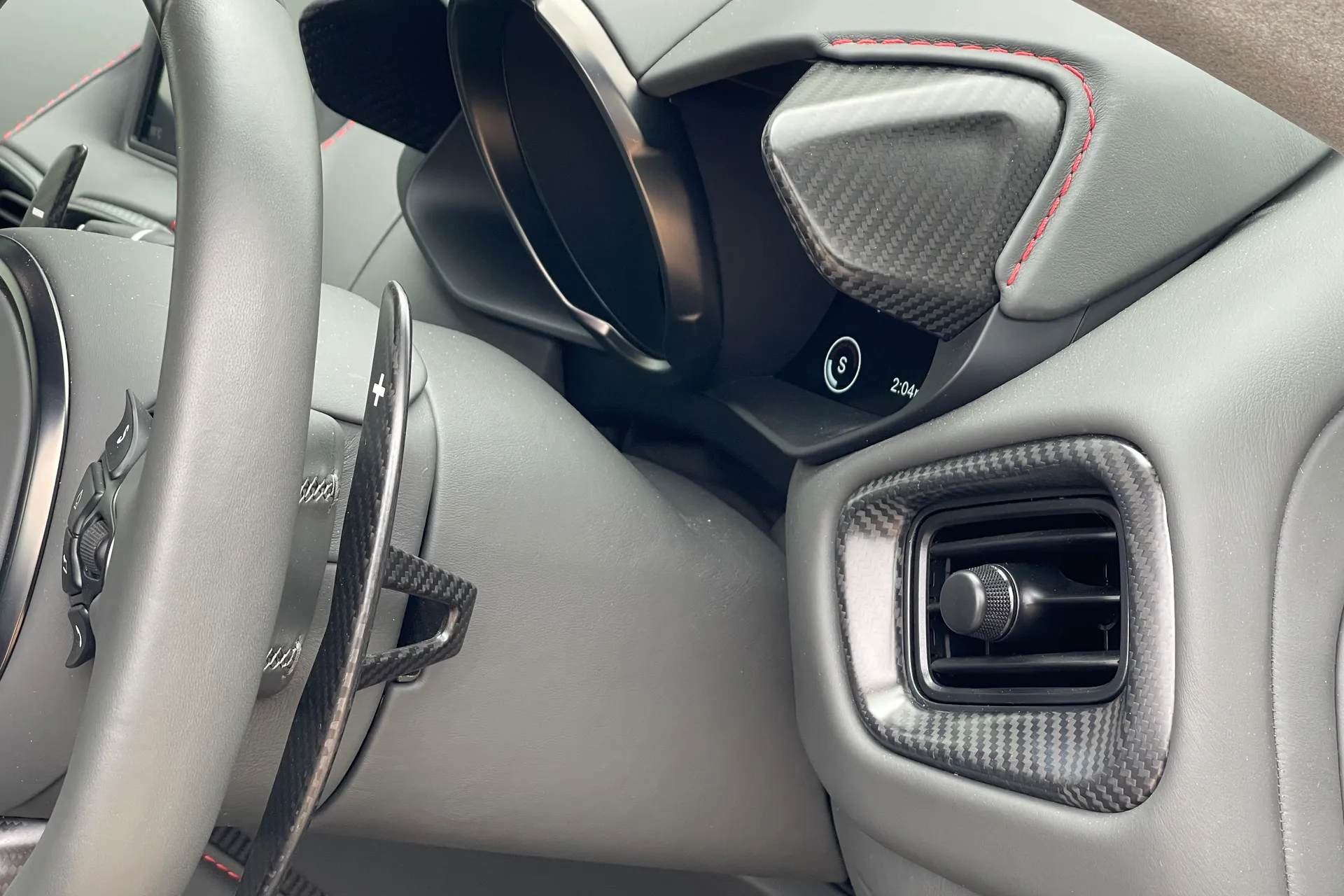 Aston Martin VANTAGE V12 AUTO thumbnail image number 65