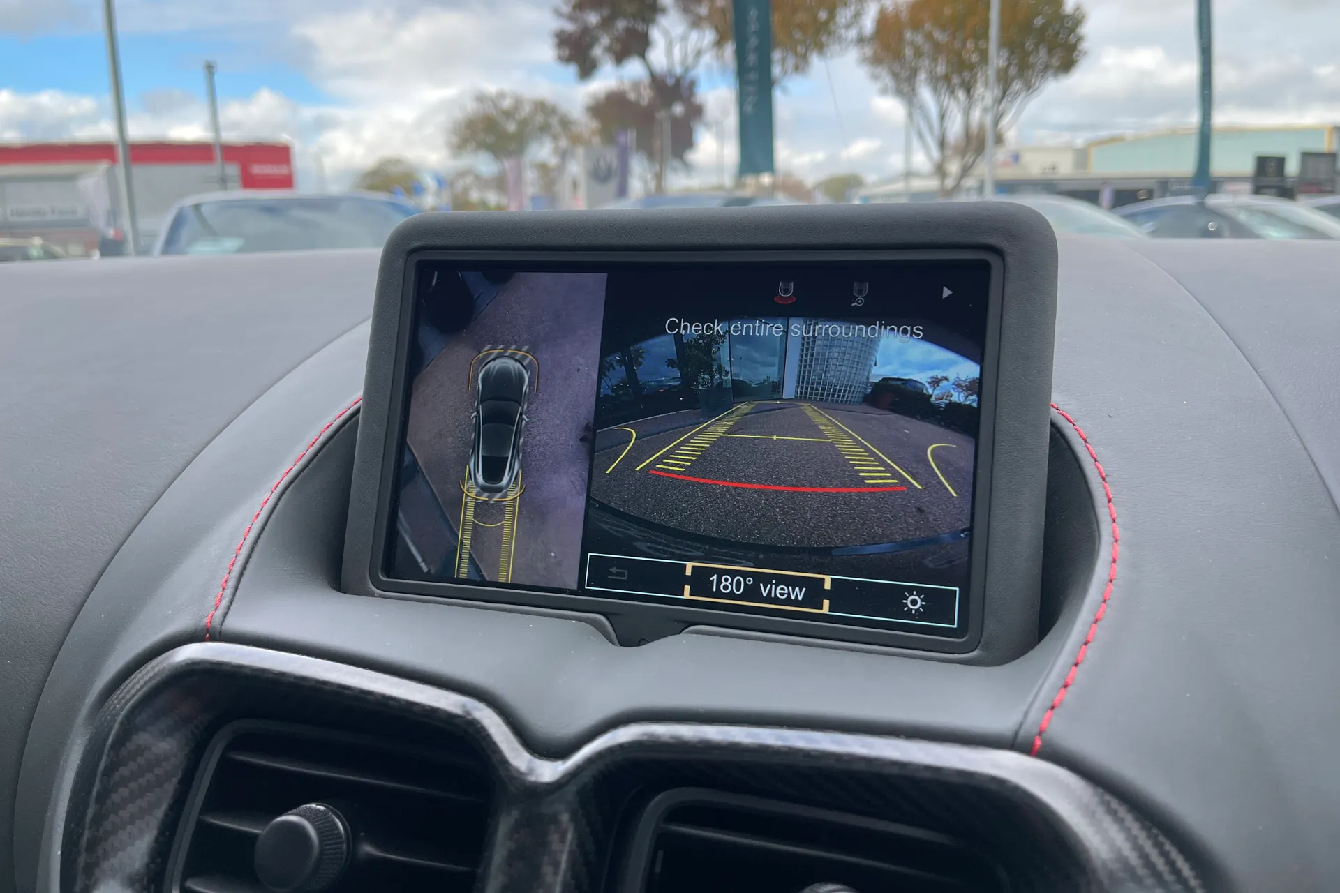 Aston Martin VANTAGE V12 AUTO thumbnail image number 55