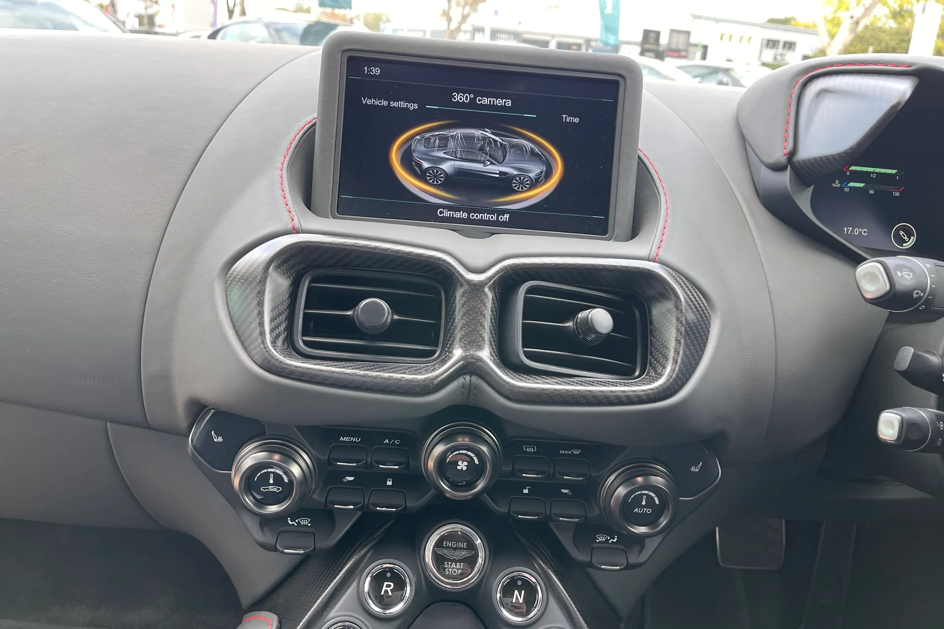 Aston Martin VANTAGE V12 AUTO thumbnail image number 37