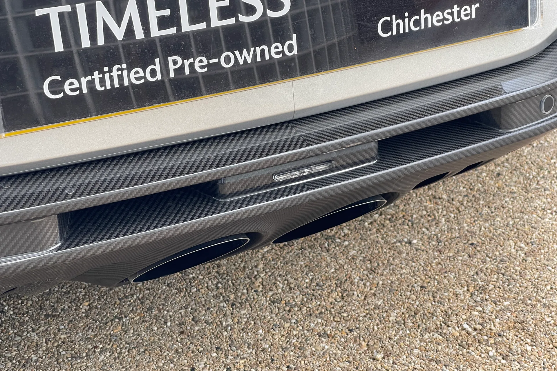 Aston Martin VANTAGE V12 AUTO thumbnail image number 20