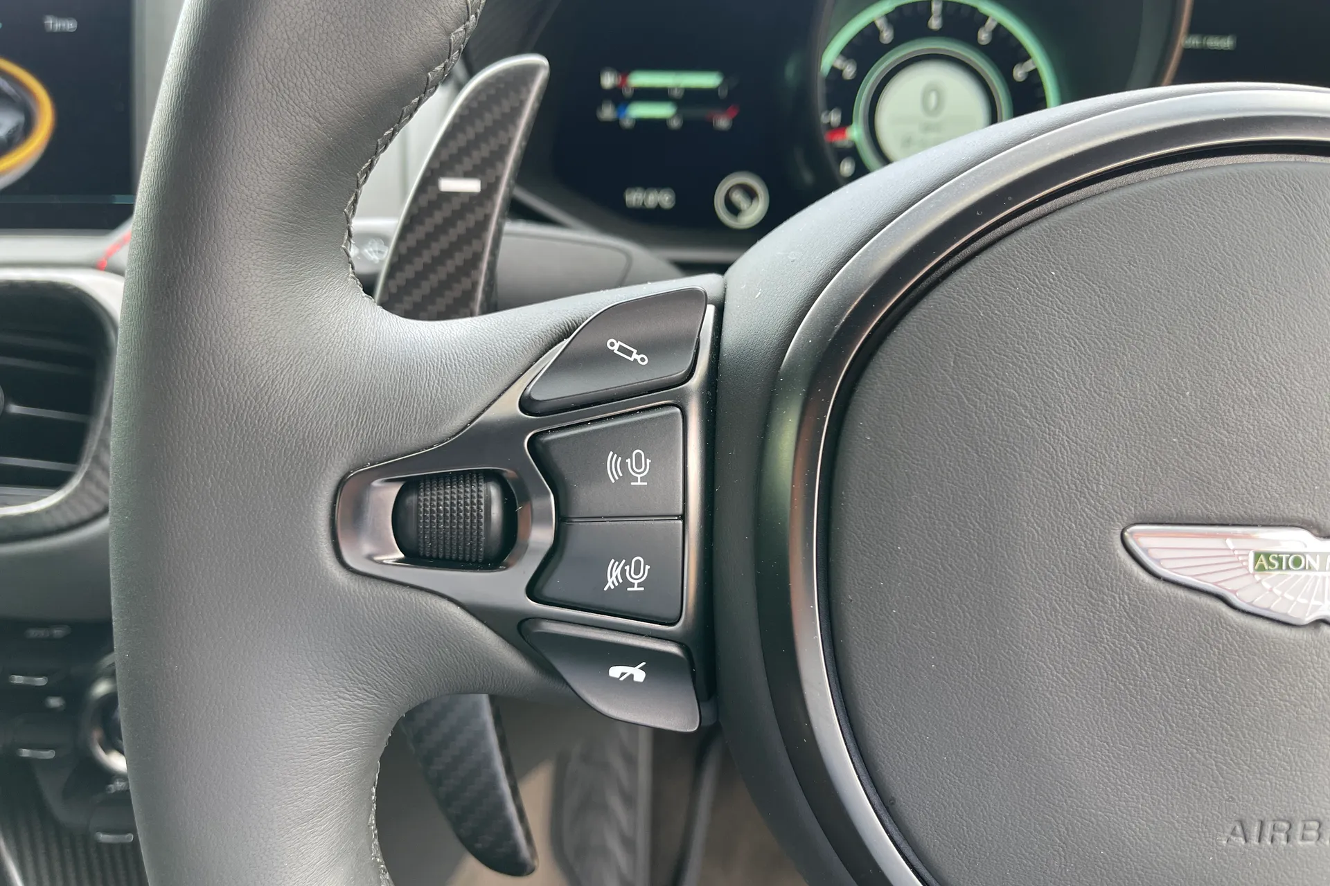 Aston Martin VANTAGE V12 AUTO thumbnail image number 47