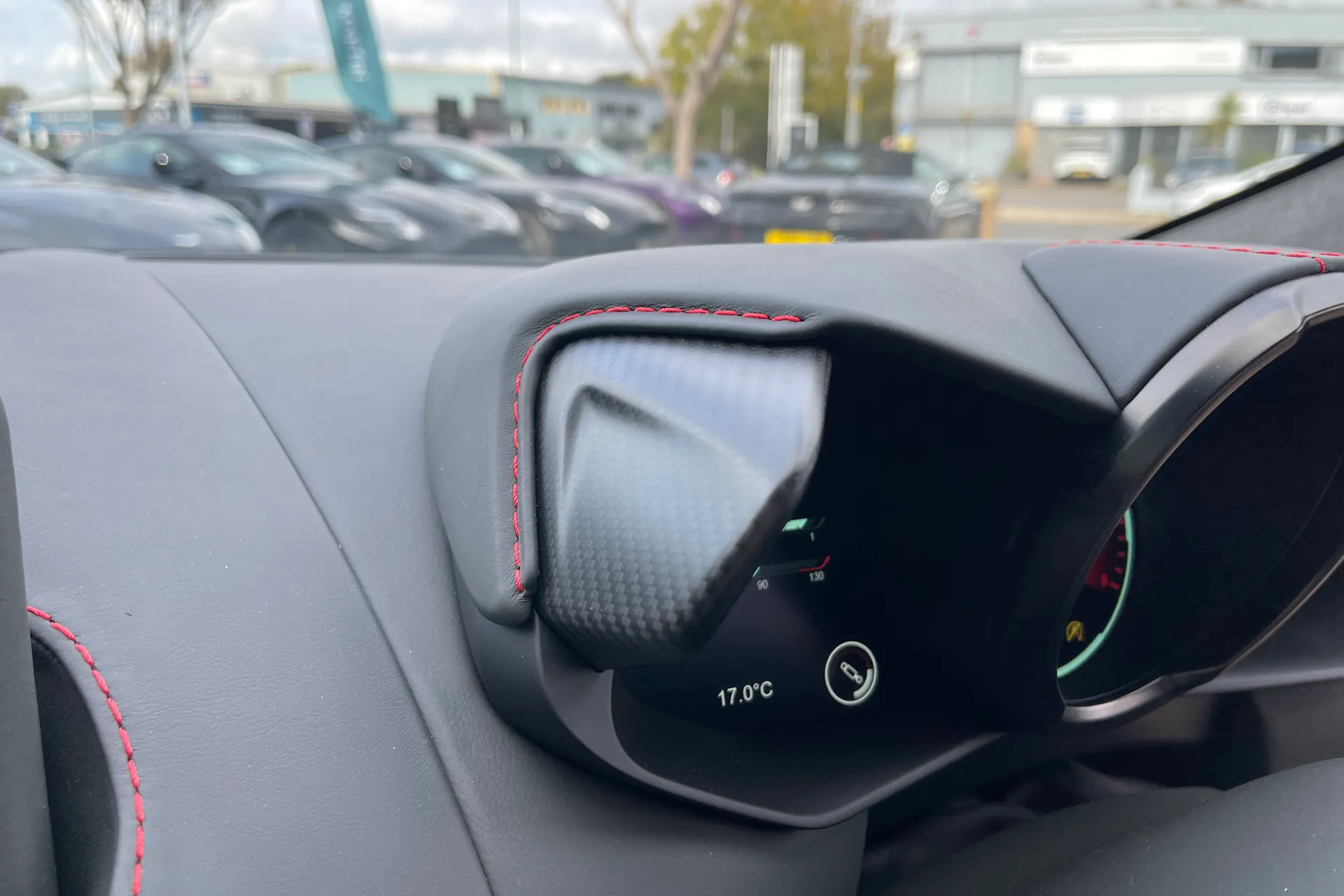 Aston Martin VANTAGE V12 AUTO thumbnail image number 50