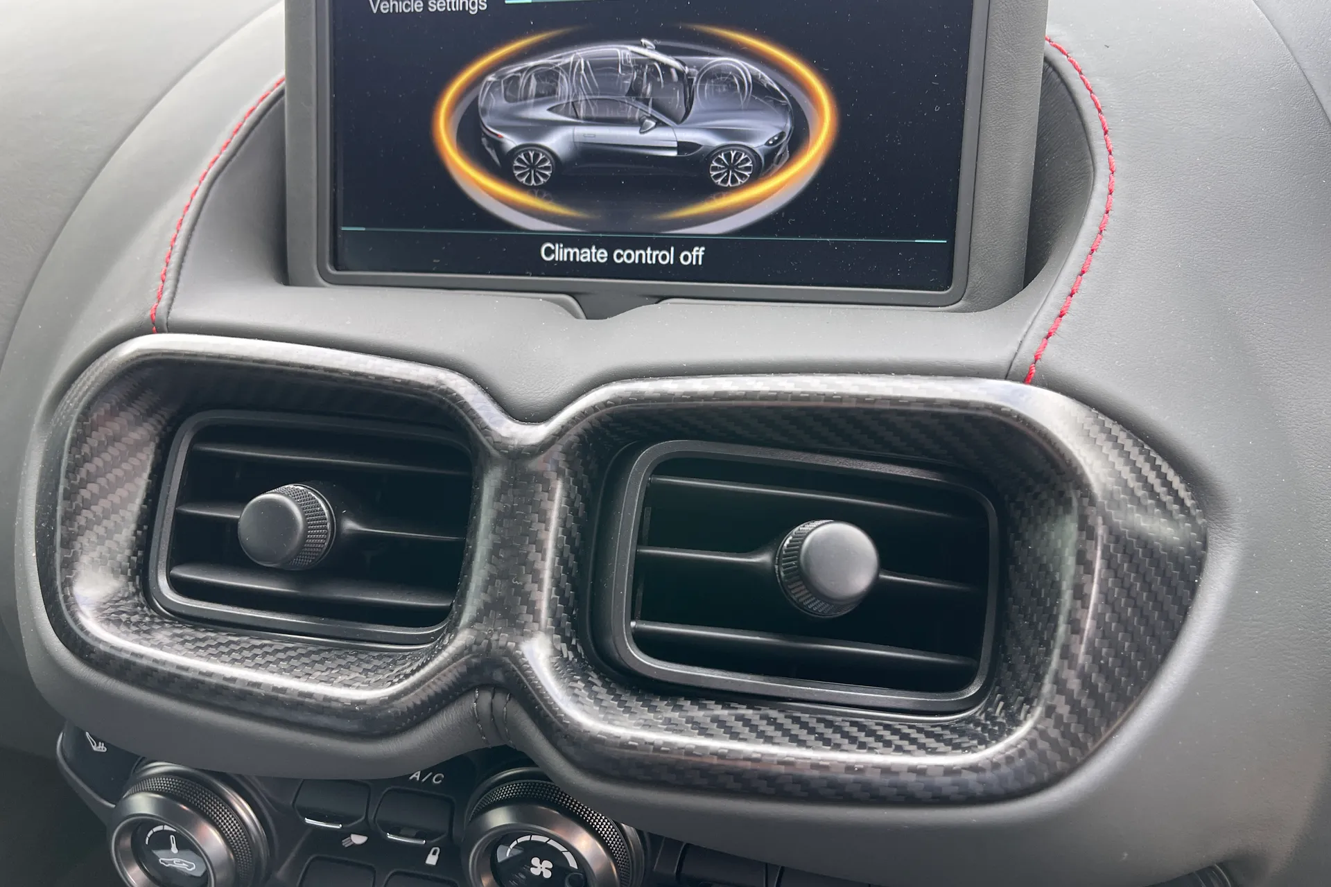 Aston Martin VANTAGE V12 AUTO thumbnail image number 49