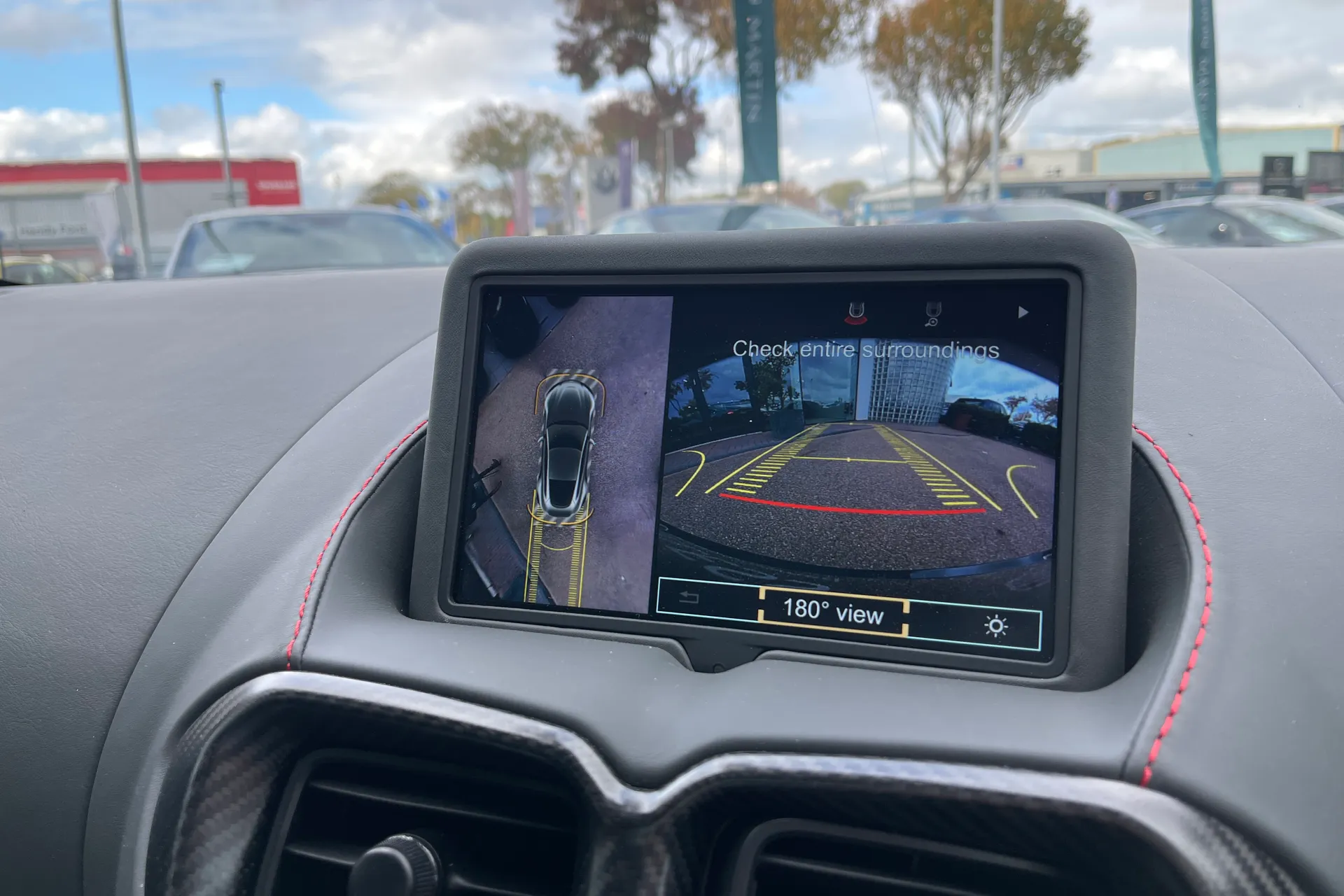 Aston Martin VANTAGE V12 AUTO thumbnail image number 54