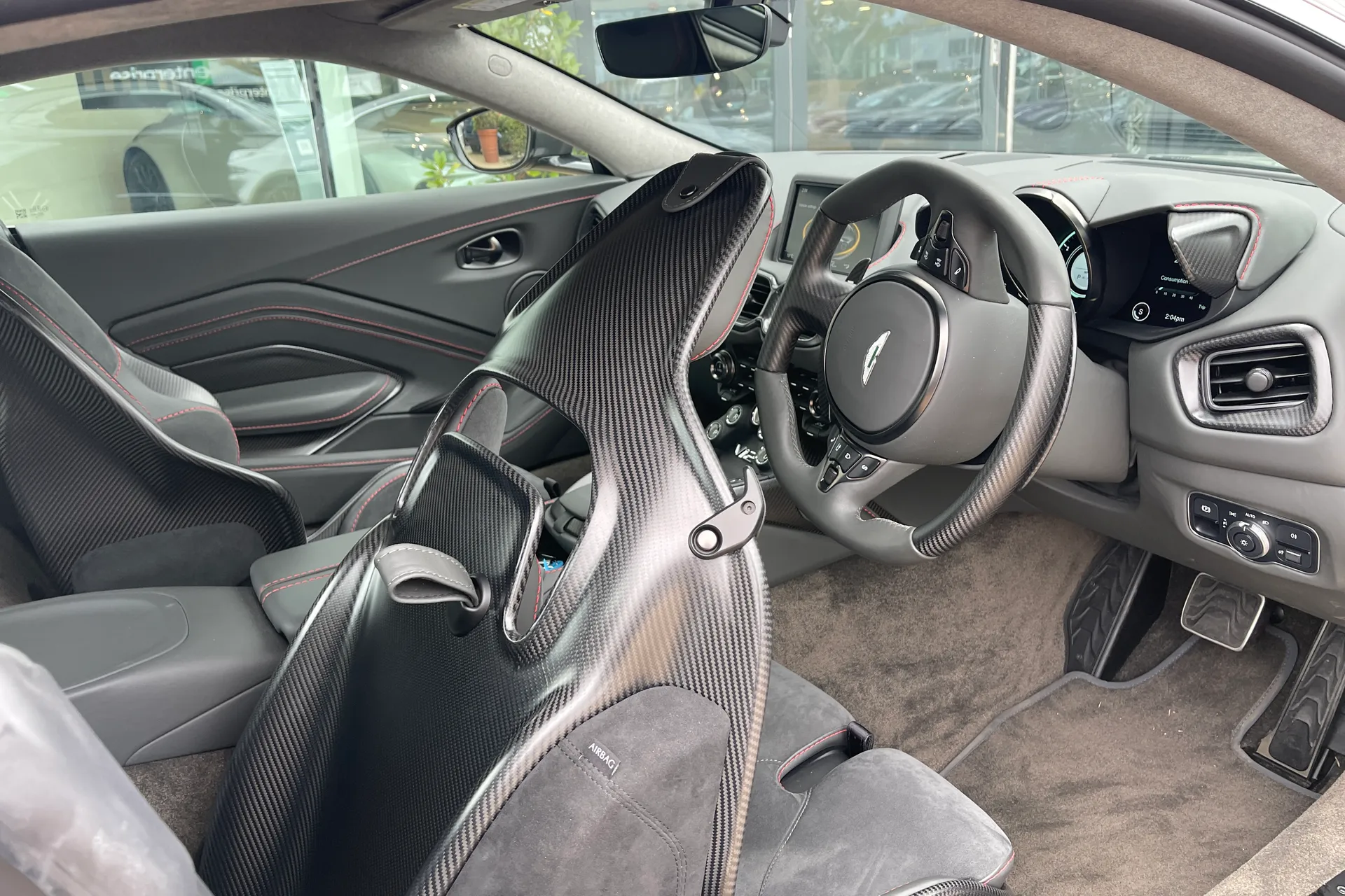 Aston Martin VANTAGE V12 AUTO thumbnail image number 62