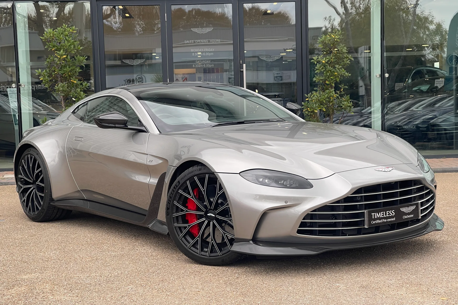 Aston Martin VANTAGE V12 AUTO thumbnail image number 73