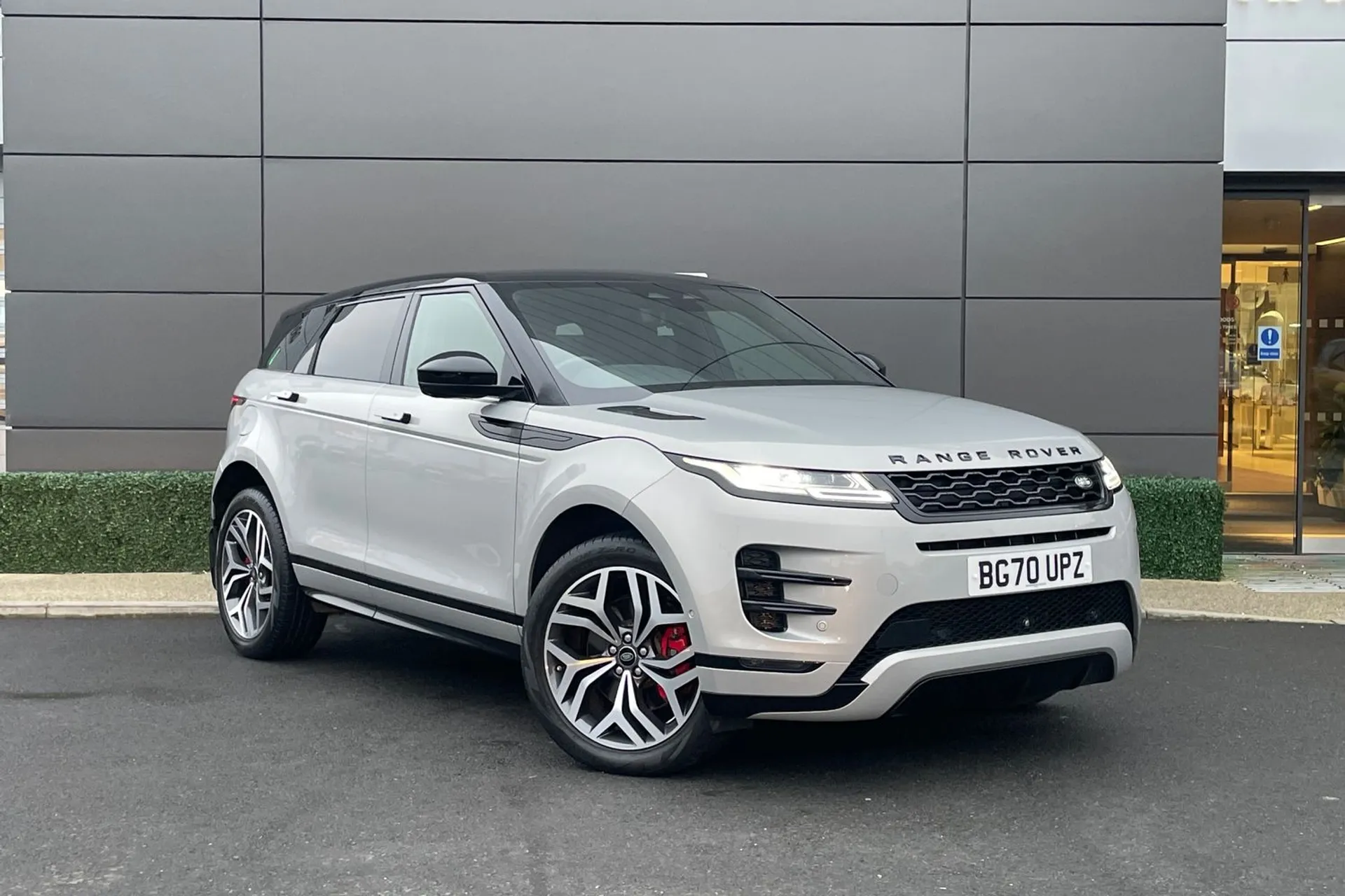 LAND ROVER RANGE ROVER EVOQUE focused image