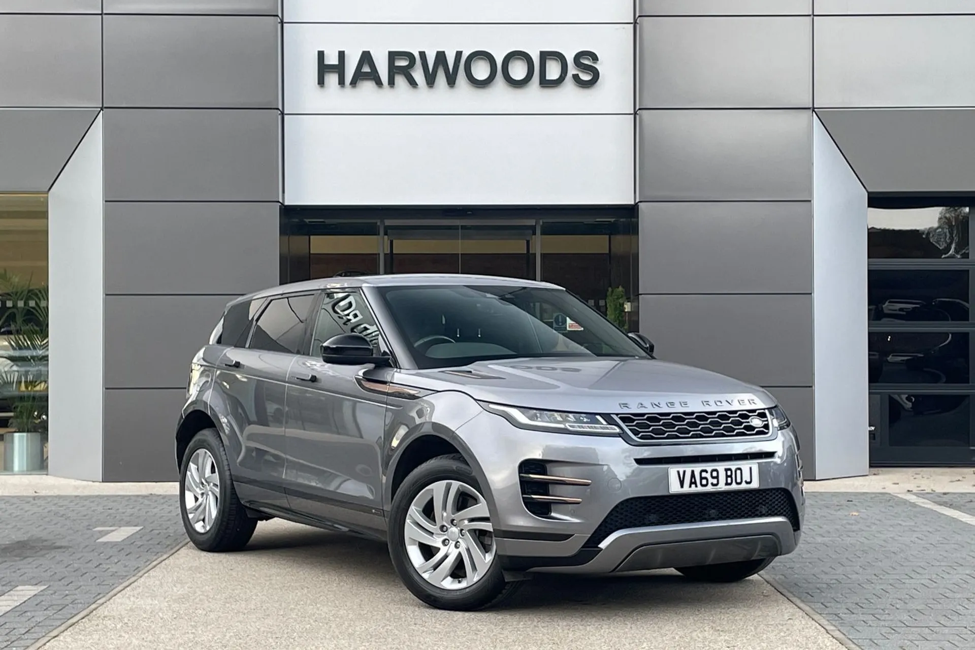 LAND ROVER RANGE ROVER EVOQUE focused image